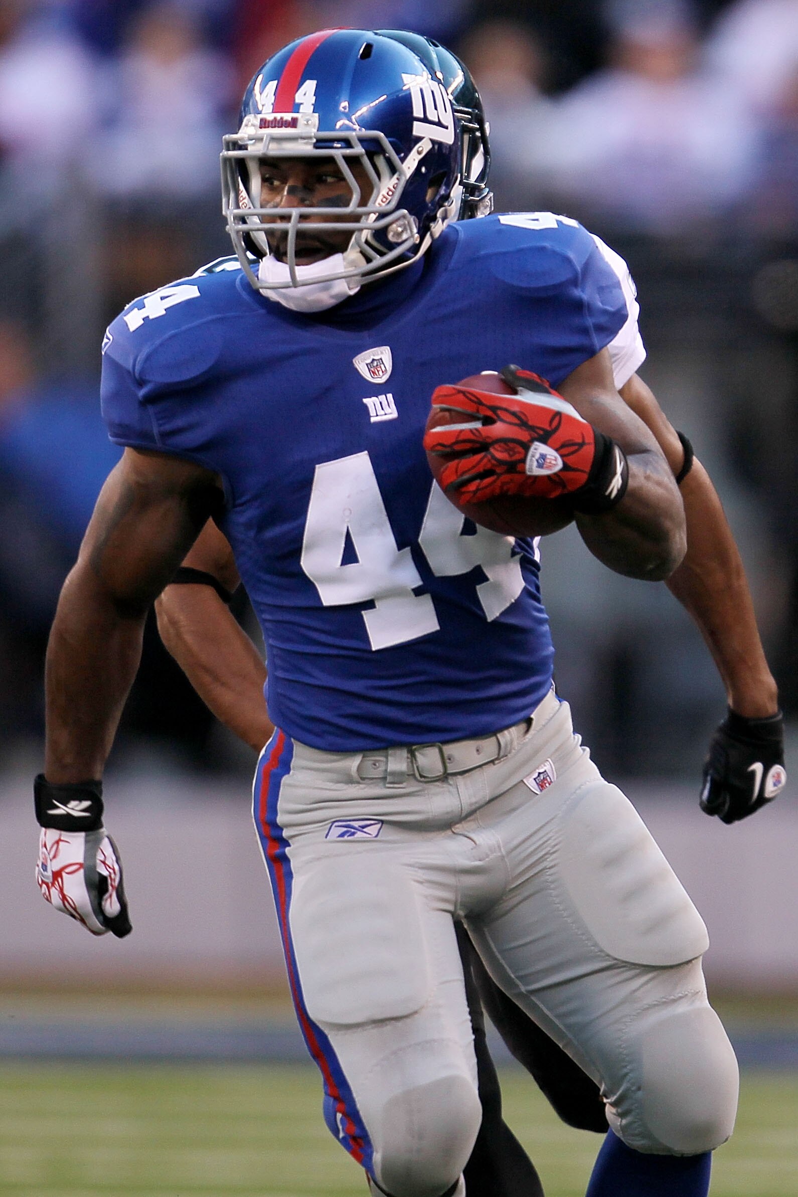 EAST RUTHERFORD, NJ - NOVEMBER 28:  Ahmad Bradshaw #44 of the New York Giants makes a break against the Jacksonville Jaguars at New Meadowlands Stadium on November 28, 2010 in East Rutherford, New Jersey.  (Photo by Chris McGrath/Getty Images)