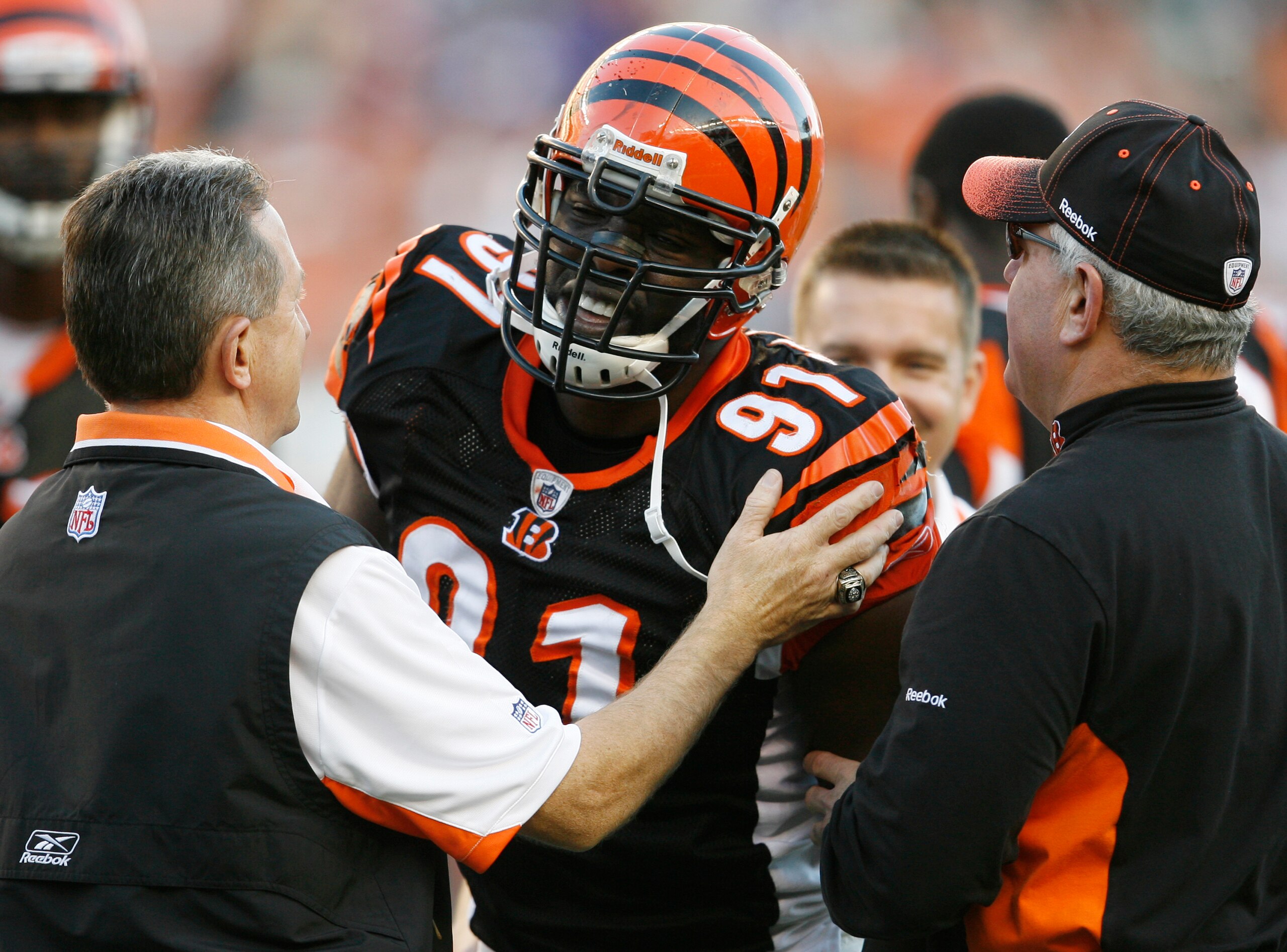 CINCINNATI - NOVEMBER 8: Robert Geathers #91 of the Cincinnati Bengals reacts in pain after a hit by the Baltimore Ravens at Paul Brown Stadium on November 8, 2009 in Cincinnati, Ohio.  (Photo by John Sommers II/Getty Images)