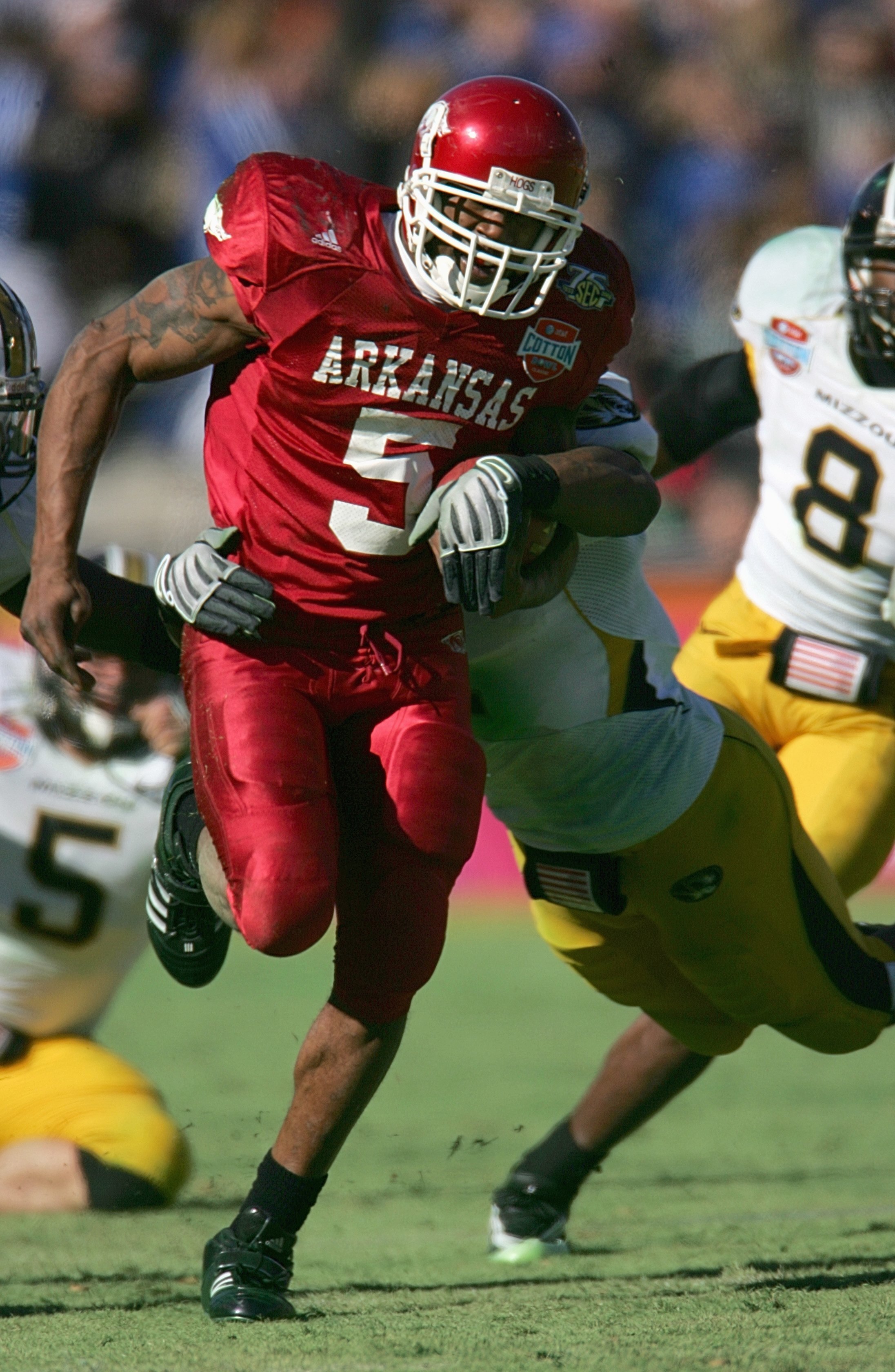 DALLAS - JANUARY 1: Darren McFadden #5 of the Arkansas Razorbacks carries the ball against the Missouri Tigers during the AT&T Cotton Bowl Classic on January 1, 2008 at the Cotton Bowl in Dallas, Texas. (Photo by Ronald Martinez/Getty Images)