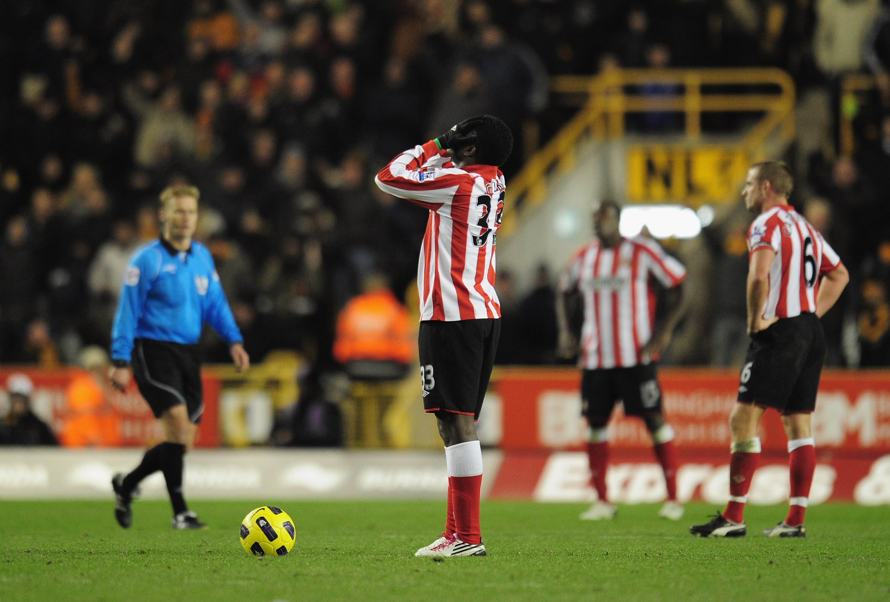 WOLVERHAMPTON, ENGLAND - NOVEMBER 27:  Asamoah Gyan of Sunderland holds his head in his hands after Wolverhampton Wanderers score the third goal during the Barclays Premier League match between Wolverhampton Wanderers and Sunderland at Molineux on Novembe