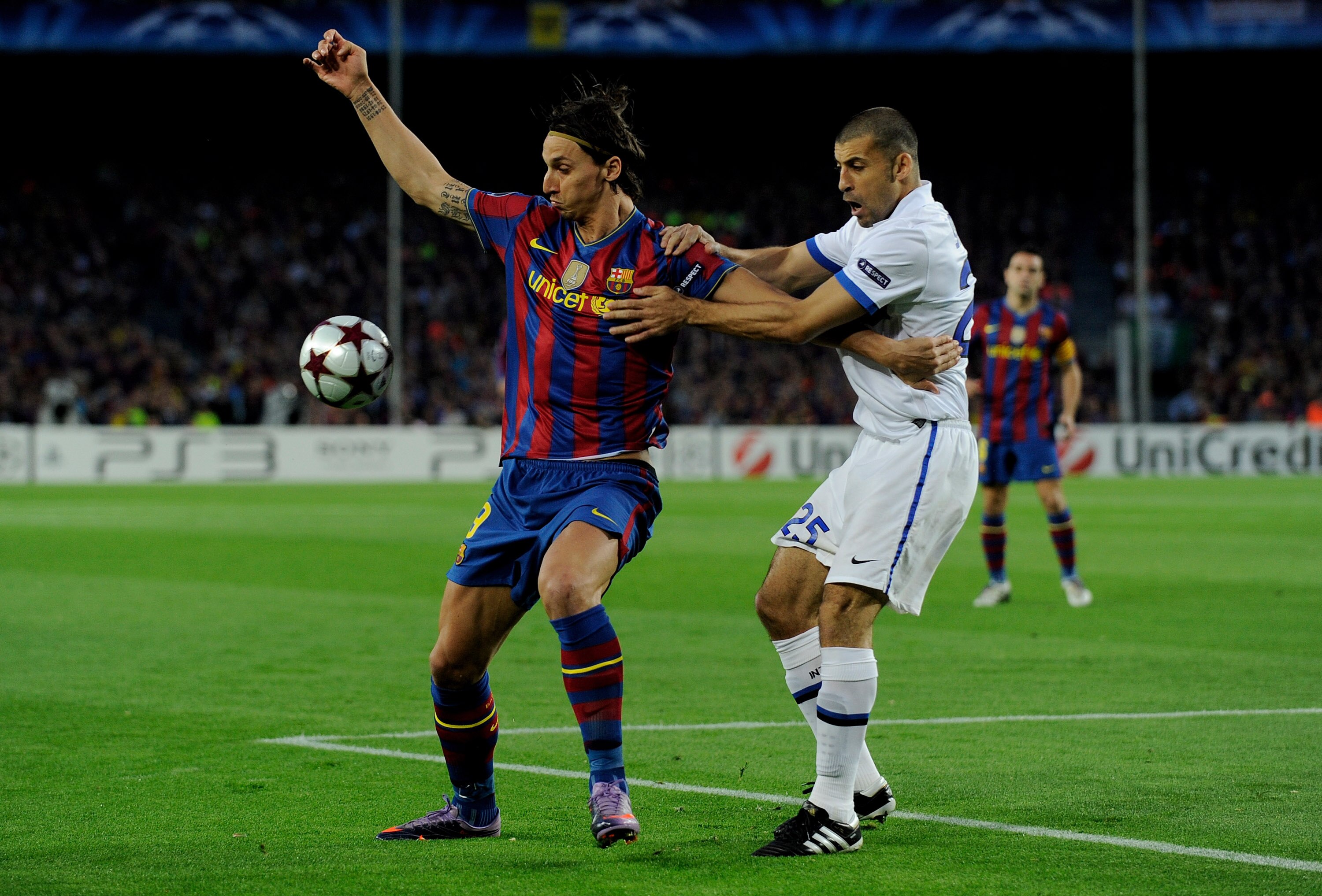 BARCELONA, SPAIN - APRIL 28: Zlatan Ibrahimovic of Barcelona holds off Walter Samuel of Inter Milan during the UEFA Champions League Semi Final Second Leg match between Barcelona and Inter Milan at Camp Nou on April 28, 2010 in Barcelona, Spain.  (Photo b