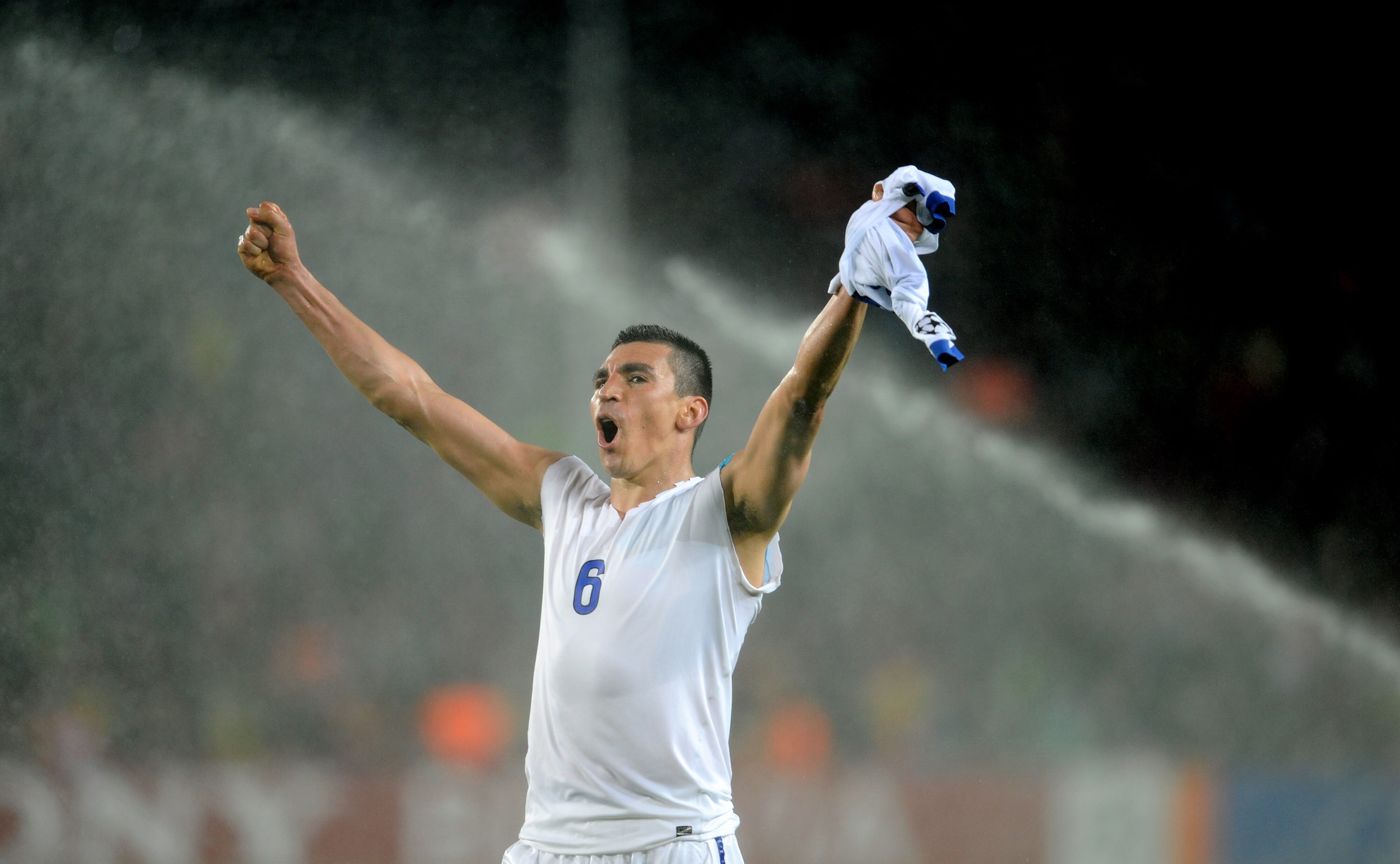 BARCELONA, SPAIN - APRIL 28:  Lucio of Inter Milan celebrates in the sprinklers after victory in the UEFA Champions League Semi Final Second Leg match between Barcelona and Inter Milan at Camp Nou on April 28, 2010 in Barcelona, Spain.  (Photo by Michael