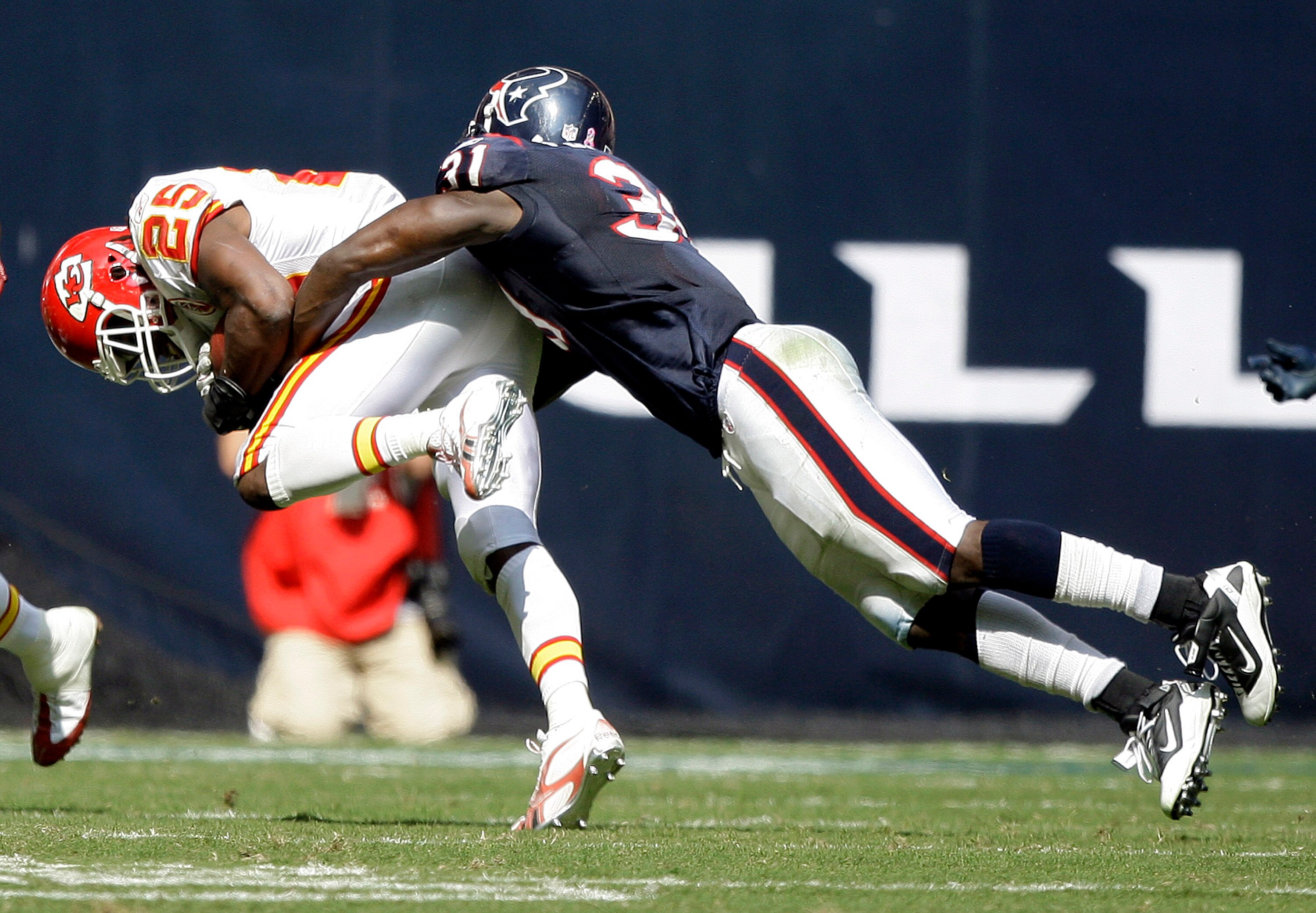 HOUSTON - OCTOBER 17:  Jamaal Charles #25 of the Kansas City Chiefs is brought down by strong safety Bernard Pollard #31 of the Houston Texans at Reliant Stadium on October 17, 2010 in Houston, Texas.  (Photo by Bob Levey/Getty Images)