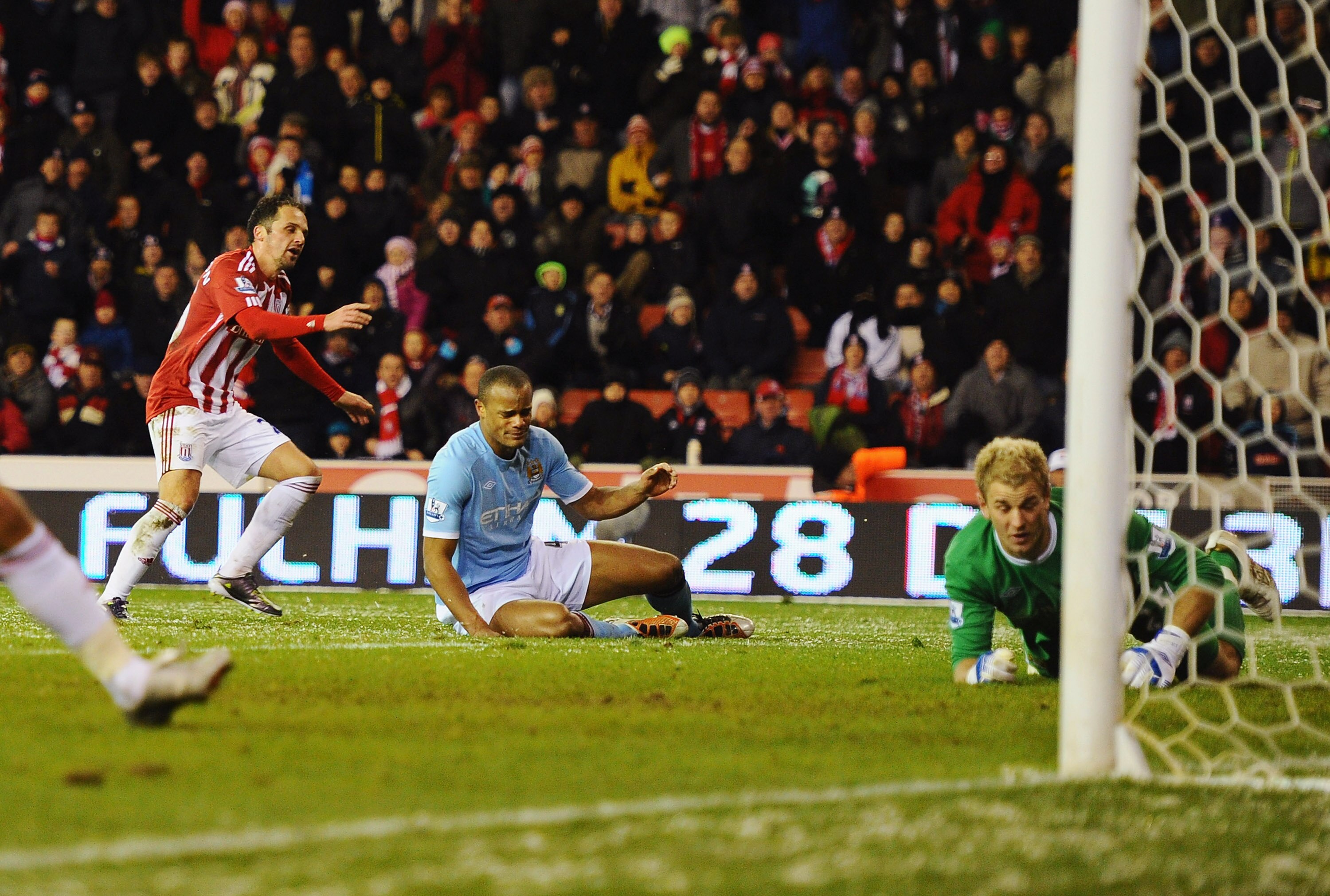 STOKE ON TRENT, ENGLAND - NOVEMBER 27:  Matthew Etherington of Stoke City scores a goal during the Barclays Premier League match between Stoke City and Manchester City at Britannia Stadium on November 27, 2010 in Stoke on Trent, England.  (Photo by Clive