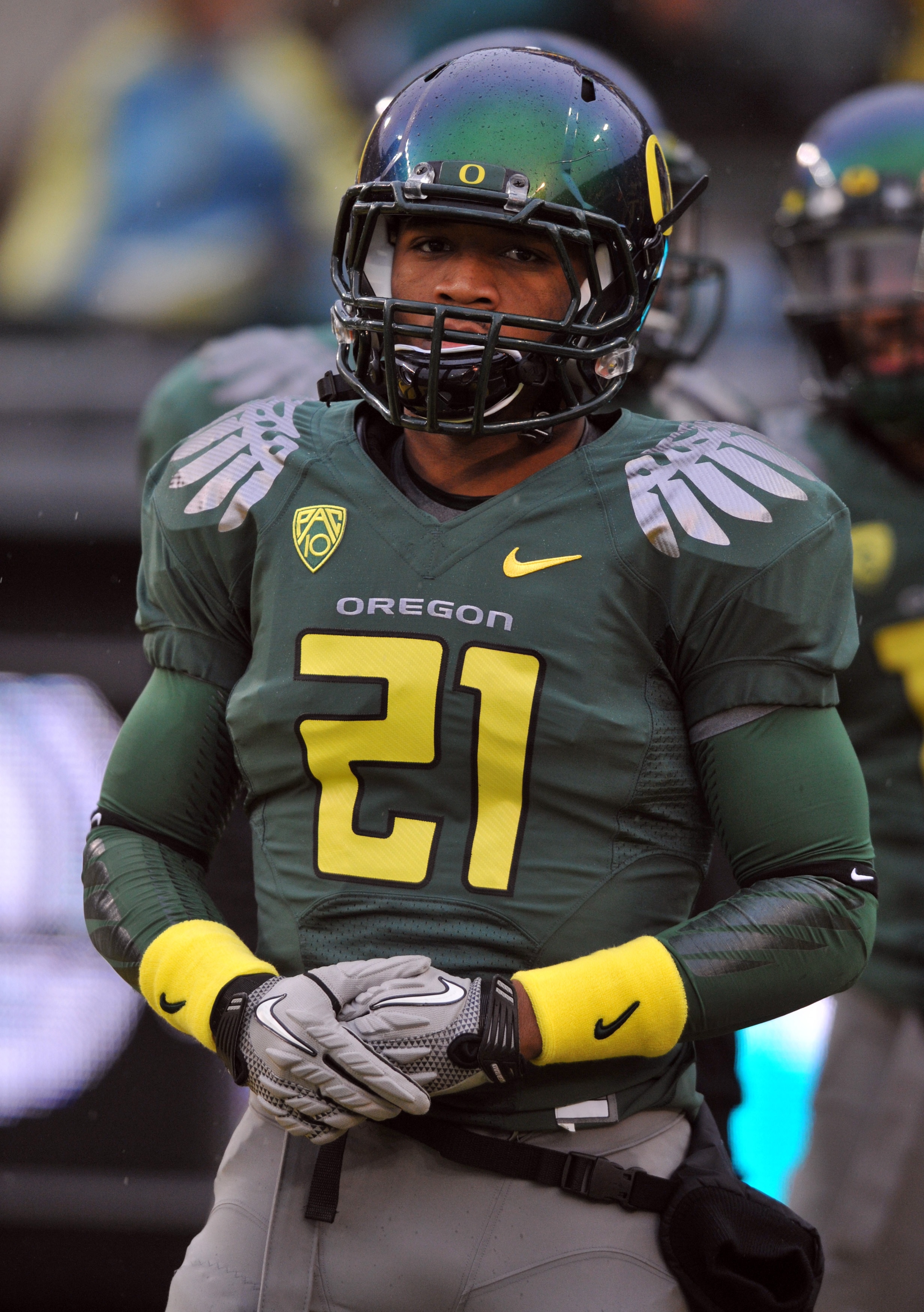 EUGENE, OR - NOVEMBER 26: Running back LaMichael James #21 of the Oregon Ducks goes through warm ups before the game against the Arizona Wildcats at Autzen Stadium on November 26, 2010 in Eugene, Oregon. The Ducks won the game 48-29.(Photo by Steve Dykes/