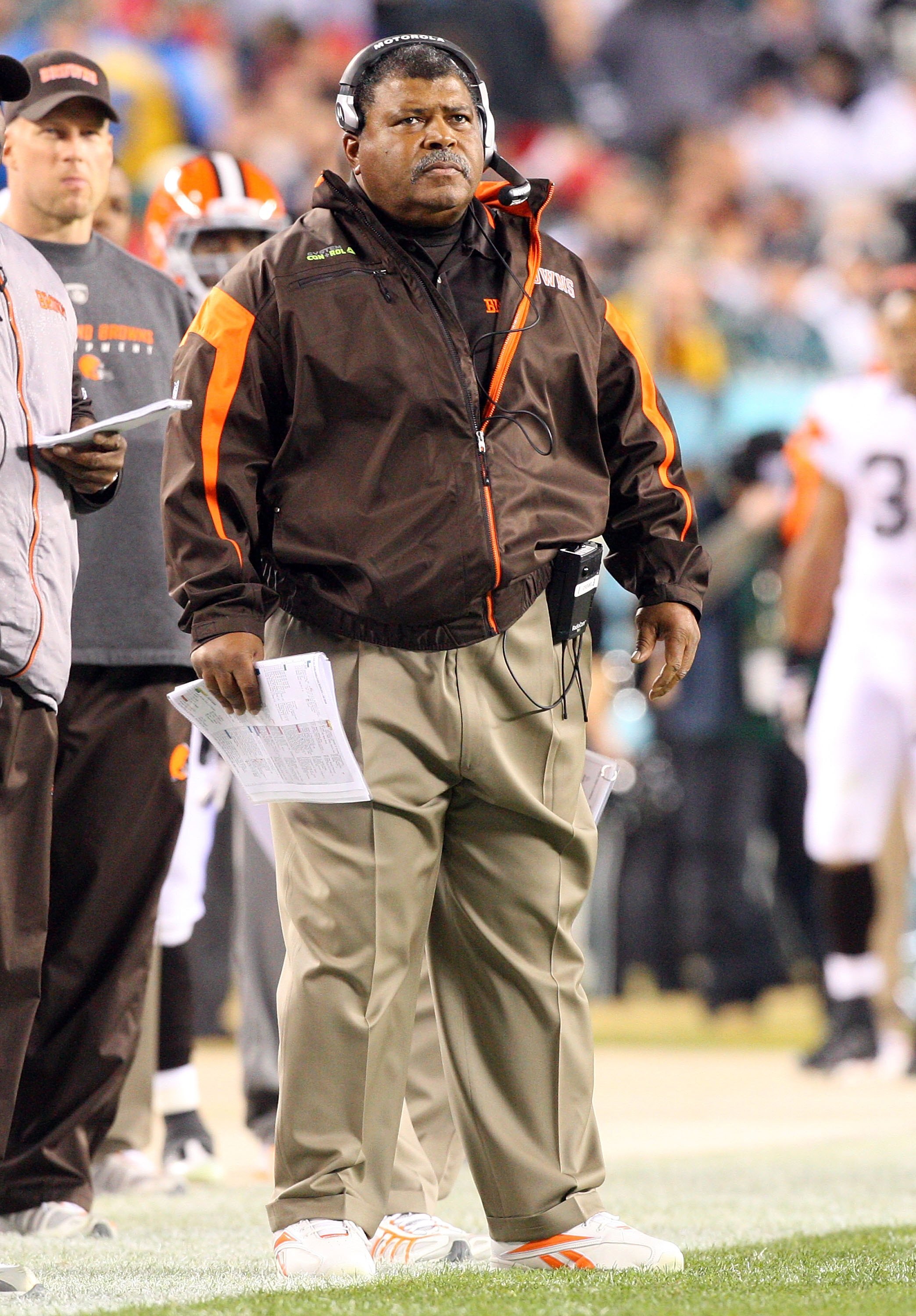 PHILADELPHIA - DECEMBER 15:  Head coach Romeo Crennel of the Cleveland Browns looks on against the Philadelphia Eagles on December 15, 2008 at Lincoln Financial Field in Philadelphia, Pennsylvania.  (Photo by Jim McIsaac/Getty Images)