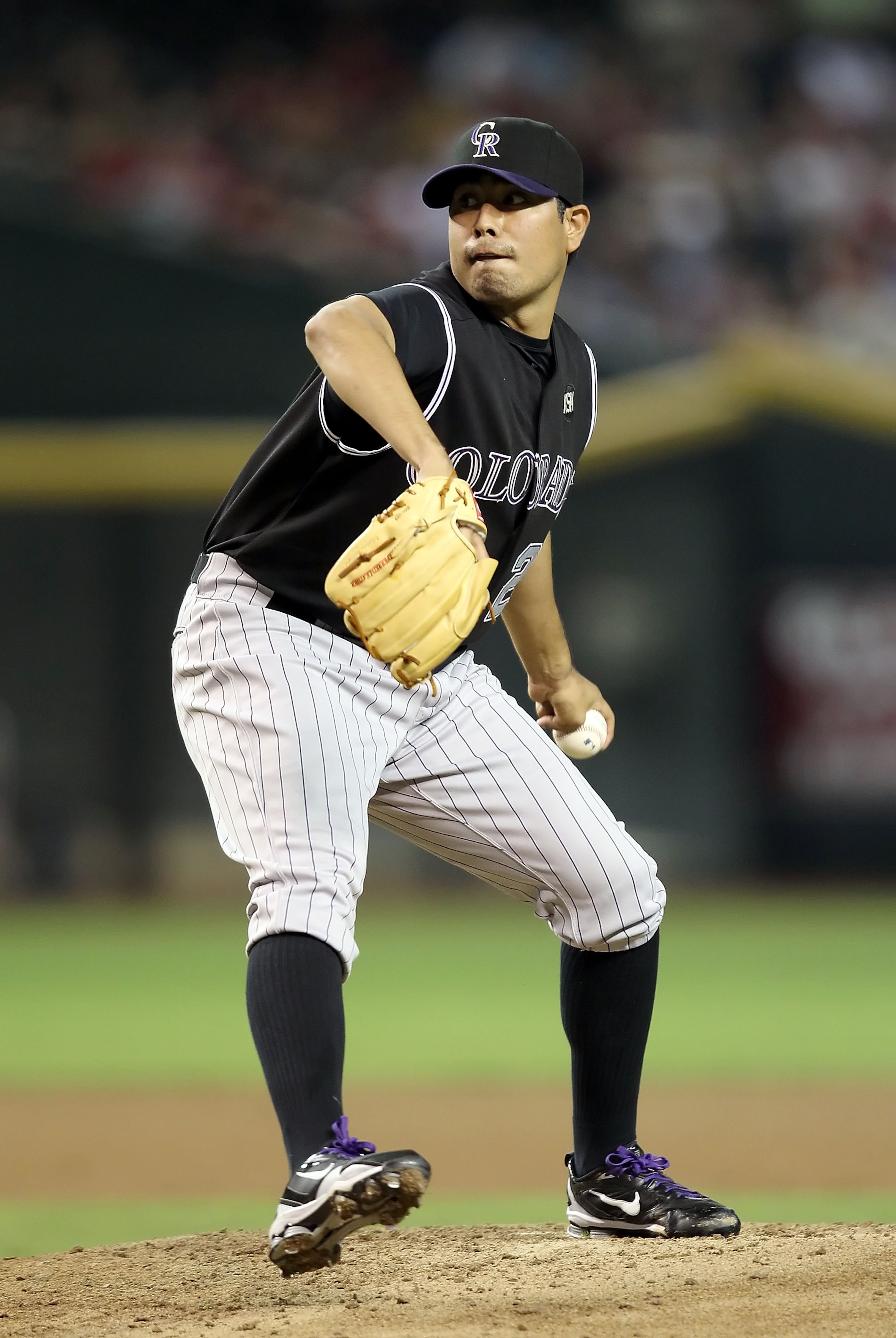 PHOENIX - SEPTEMBER 21:  Starting pitcher Jorge De La Rosa #29 of the Colorado Rockies pitches against the Arizona Diamondbacks during the Major League Baseball game at Chase Field on September 21, 2010 in Phoenix, Arizona.  (Photo by Christian Petersen/G
