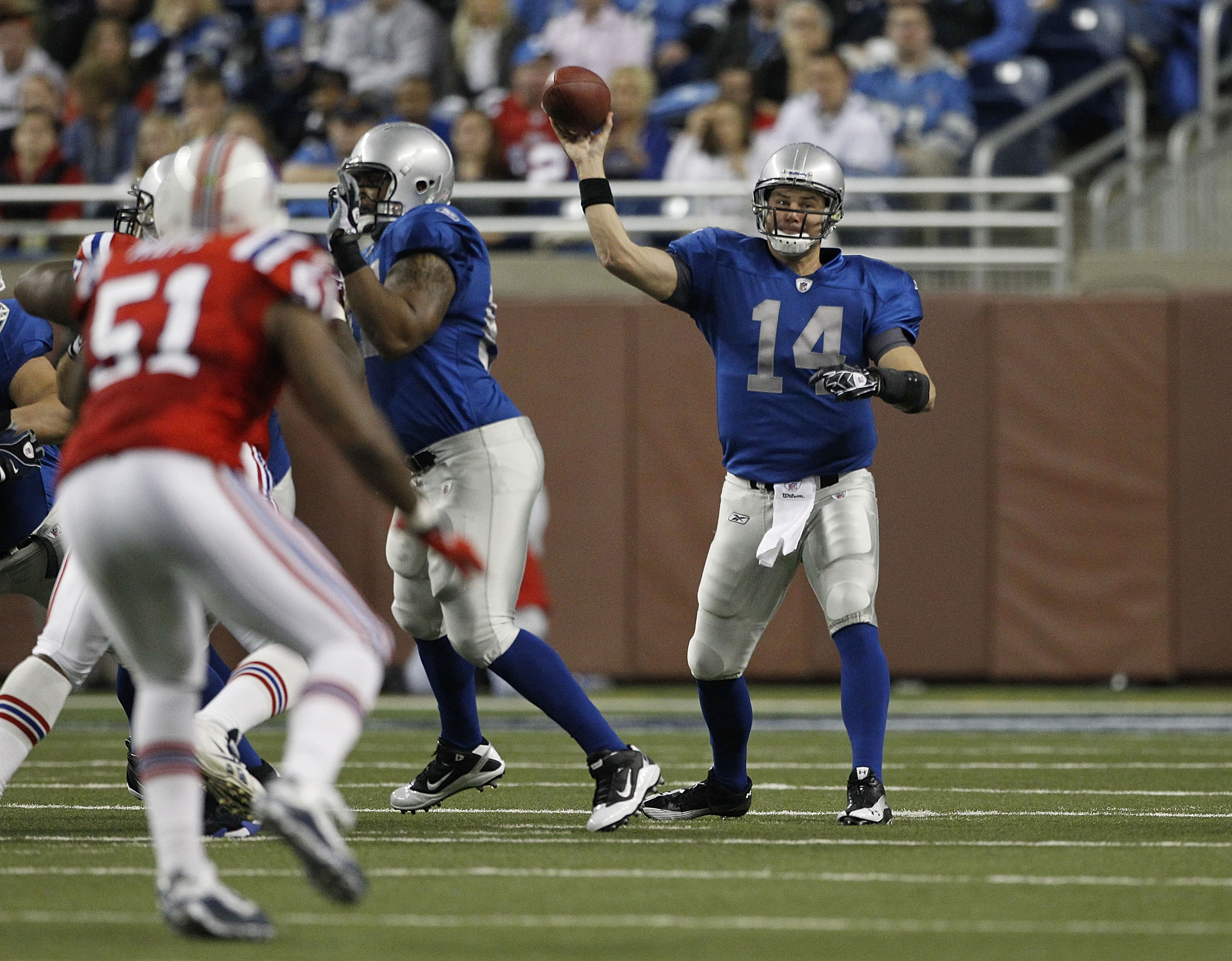 DETROIT - NOVEMBER 25: Shaun Hill #14 of the Detroit Lions drops back to pass during the first quarter of the game against the New England Patriots at Ford Field on November 25, 2010 in Detroit, Michigan.  (Photo by Leon Halip/Getty Images)