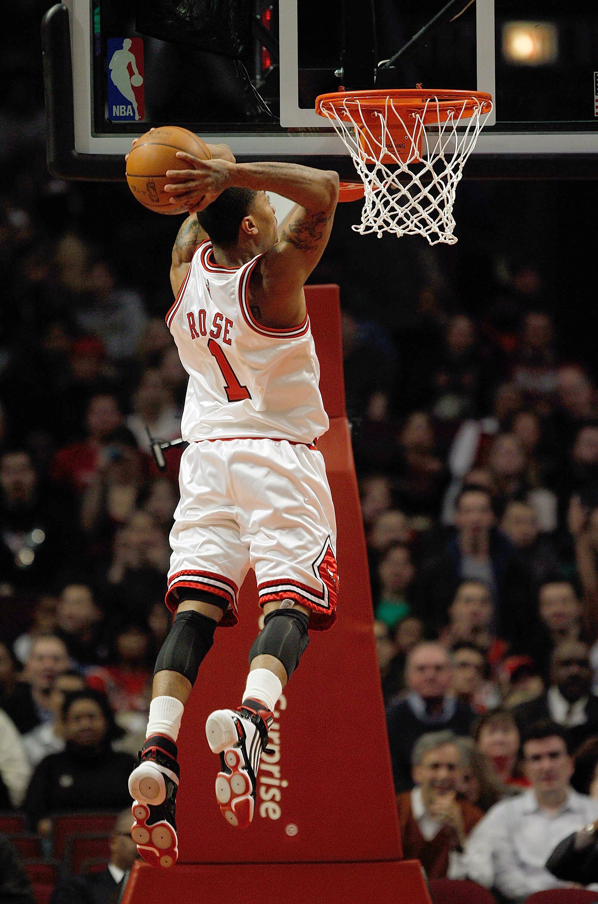 CHICAGO - MARCH 09: Derrick Rose #1 of the Chicago Bulls goes up for a dunk against the Utah Jazz at the United Center on March 9, 2010 in Chicago, Illinois. NOTE TO USER: User expressly acknowledges and agrees that, by downloading and/or using this Photo