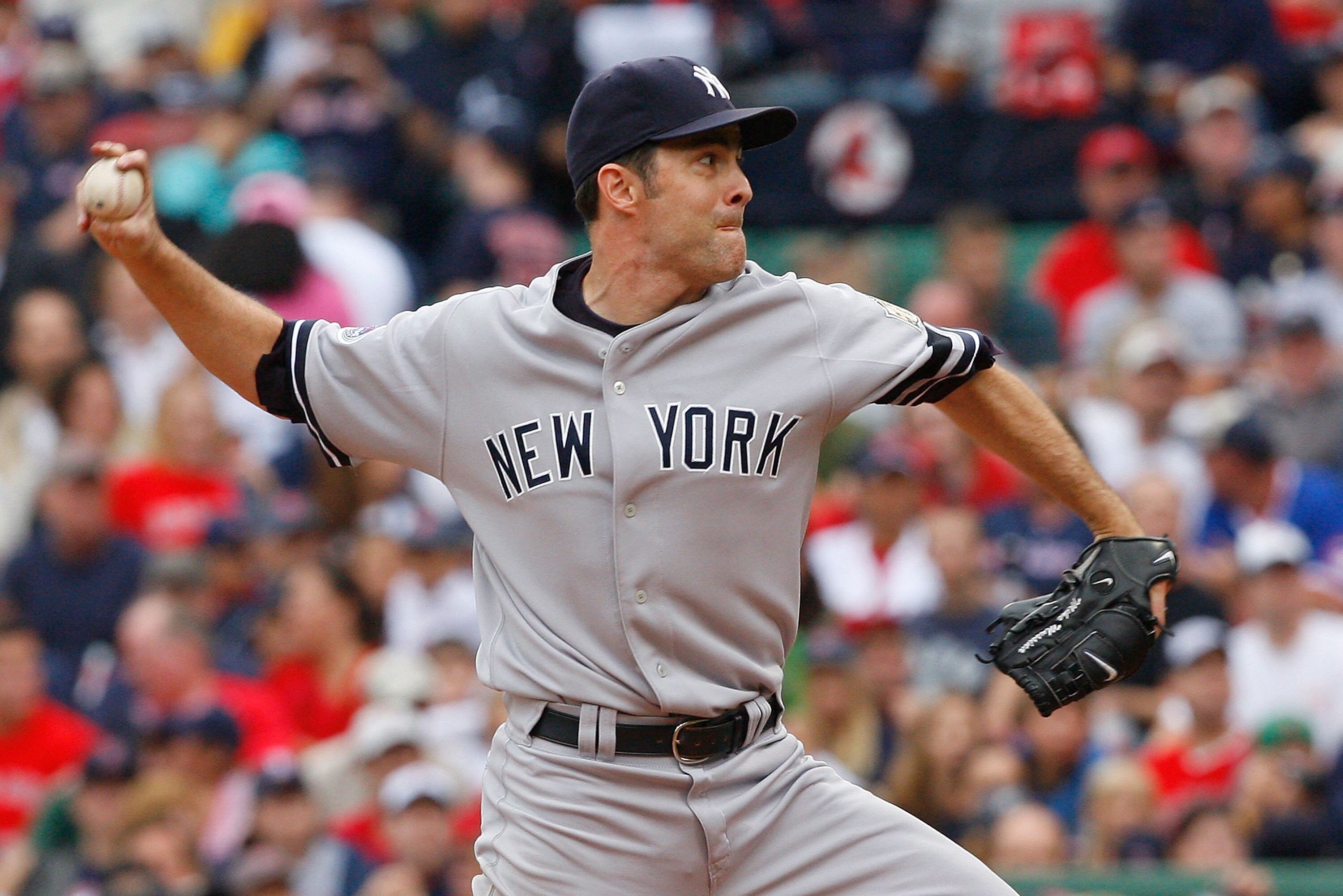 BOSTON - SEPTEMBER 28: Mike Mussina #35 of the New York Yankees throws against the Boston Red Sox at Fenway Park September 28, 2008 in Boston, Massachusetts. (Photo by Jim Rogash/Getty Images)