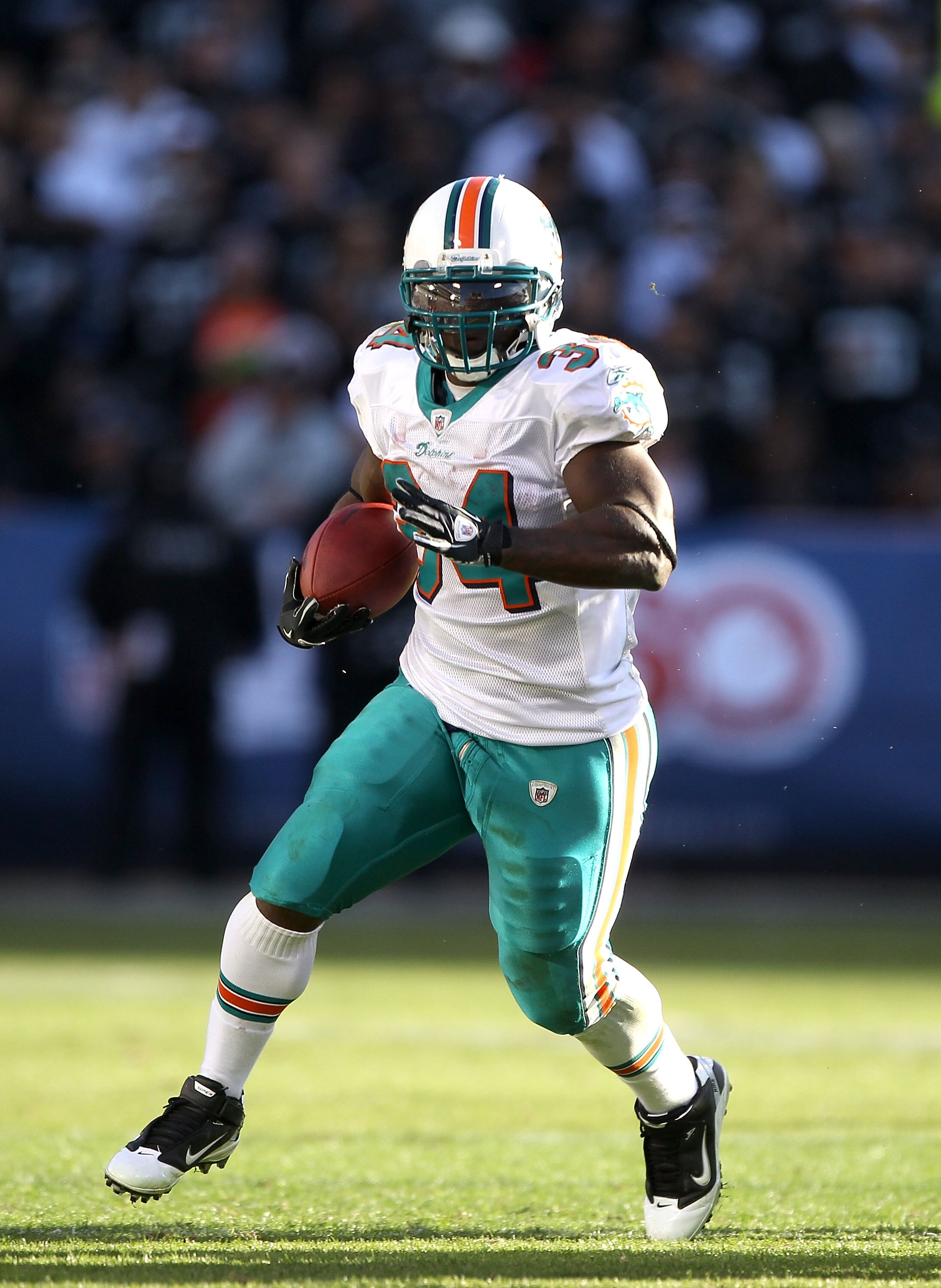 OAKLAND, CA - NOVEMBER 28:  Ricky Williams #34 of the Miami Dolphins runs the ball during their game against the Oakland Raiders at Oakland-Alameda County Coliseum on November 28, 2010 in Oakland, California.  (Photo by Ezra Shaw/Getty Images)