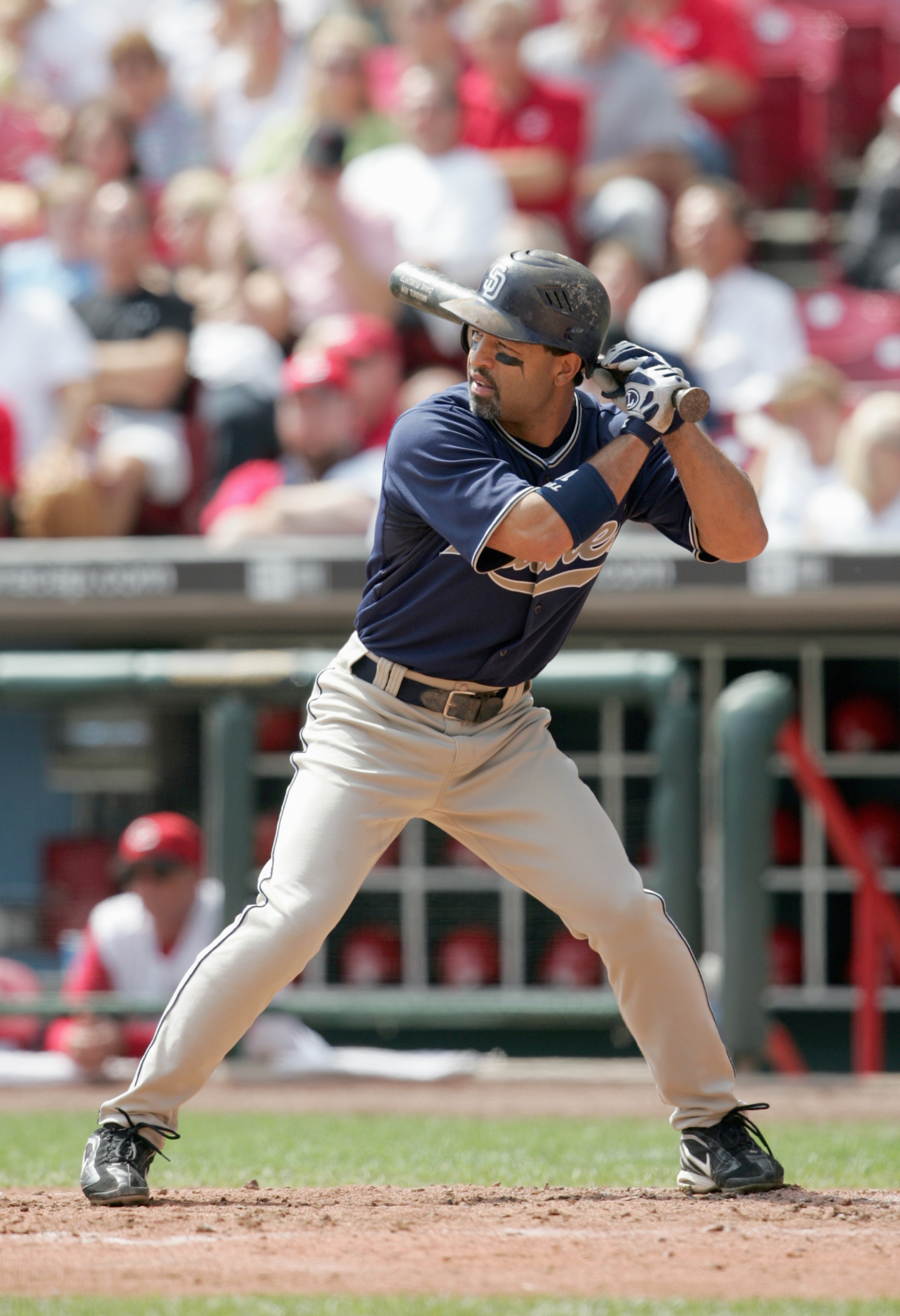 CINCINNATI - SEPTEMBER 14: Dave Roberts #10 of the San Diego Padres stands ready at bat against the Cincinnati Reds at Great American Ball Park September 14, 2006 in Cincinnati, Ohio. The Padres defeated the Reds 4 to 2. (Photo by Andy Lyons/Getty Images) CINCINNATI - SEPTEMBER 14: Dave Roberts #10 of the San Diego Padres stands ready at bat against the Cincinnati Reds at Great American Ball Park September 14, 2006 in Cincinnati, Ohio. The Padres defeated the Reds 4 to 2. (Photo by Andy Lyons/Getty Images)