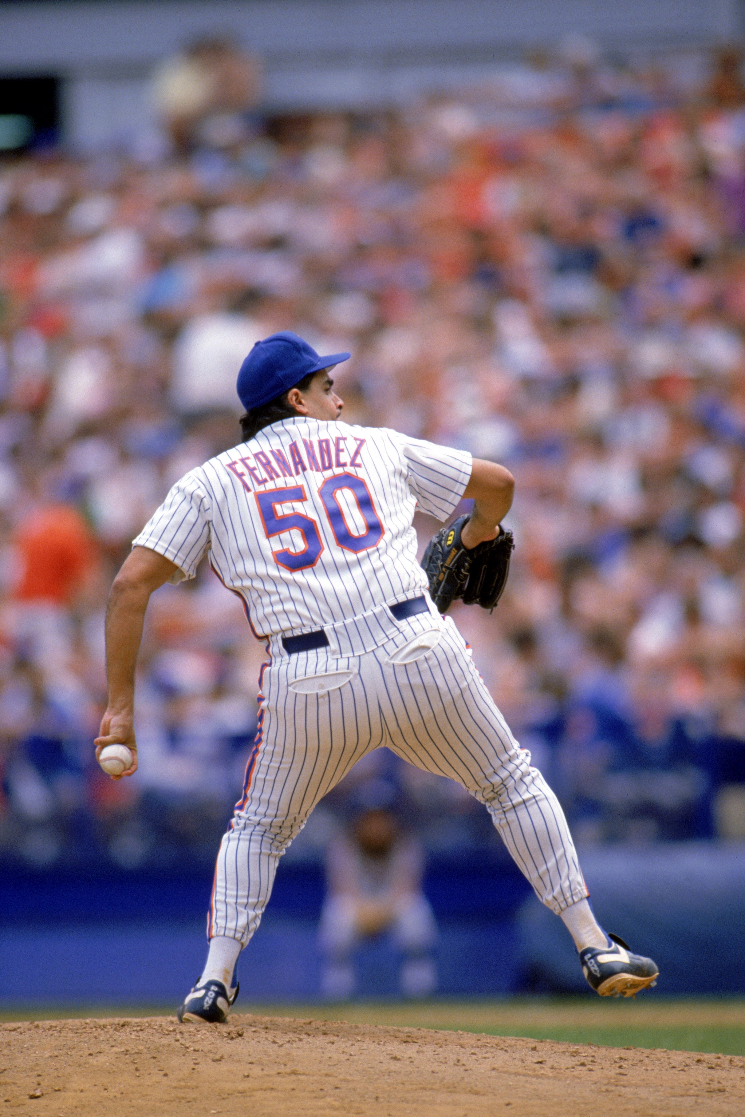 1989:  Sid Fernandez of the New York Mets winds back to pitch during a game in the 1989 season. ( Photo by: Rick Stewart/Getty Images)