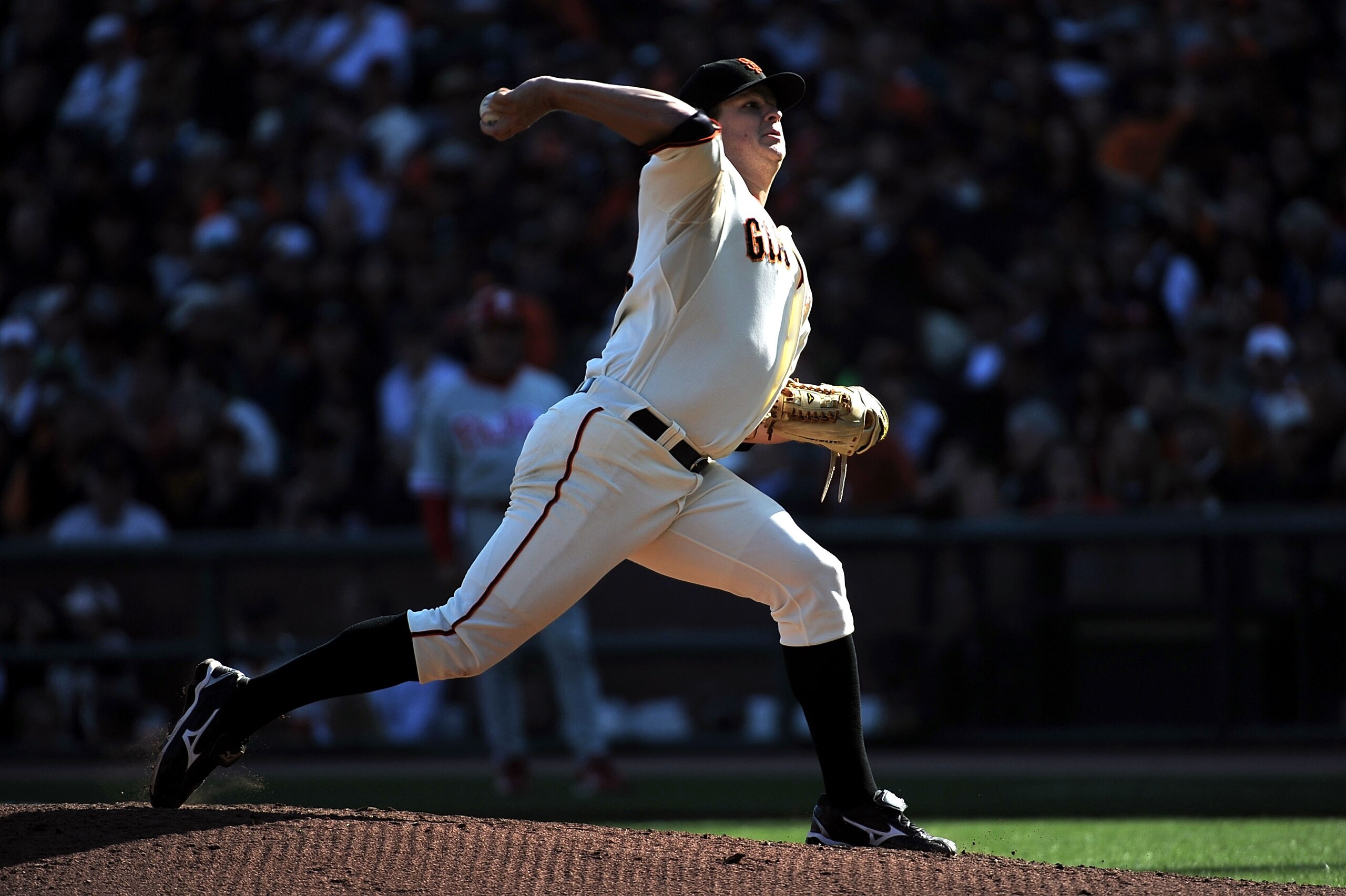 SAN FRANCISCO - OCTOBER 19:  Matt Cain #18 of the San Francisco Giants pitches against the Philadelphia Phillies in the seventh inning of Game Three of the NLCS during the 2010 MLB Playoffs at AT&T Park on October 19, 2010 in San Francisco, California.  (