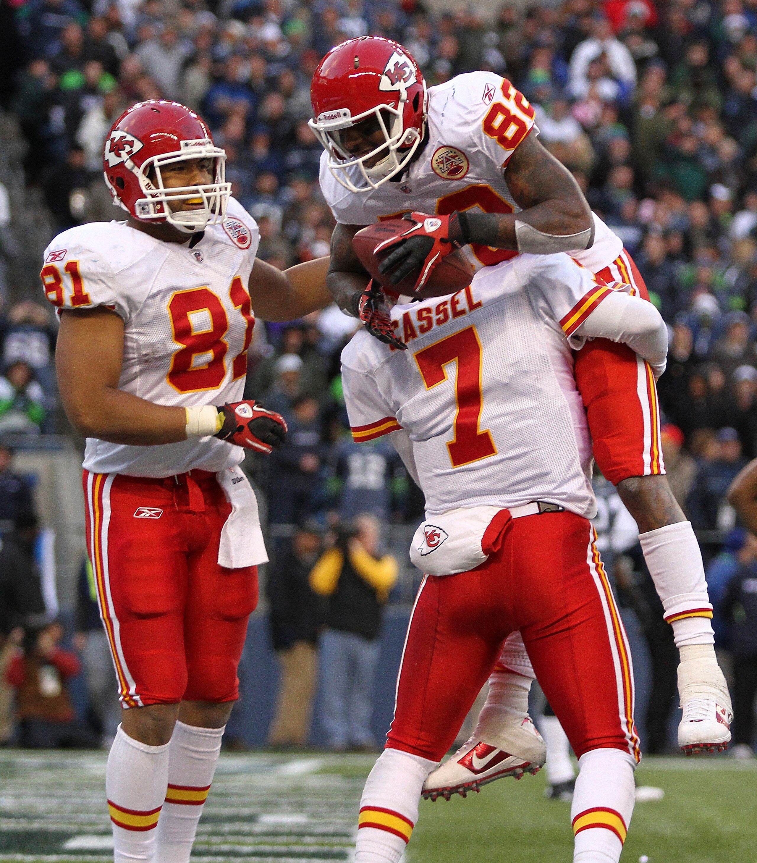 SEATTLE - NOVEMBER 28:  Wide receiver Dwayne Bowe #82 of the Kansas City Chiefs is congratulated by quarterback Matt Cassel #7 and Tony Moeaki #81after scoring a touchdown to take a 34-17 lead against the Seattle Seahawks at Qwest Field on November 28, 20