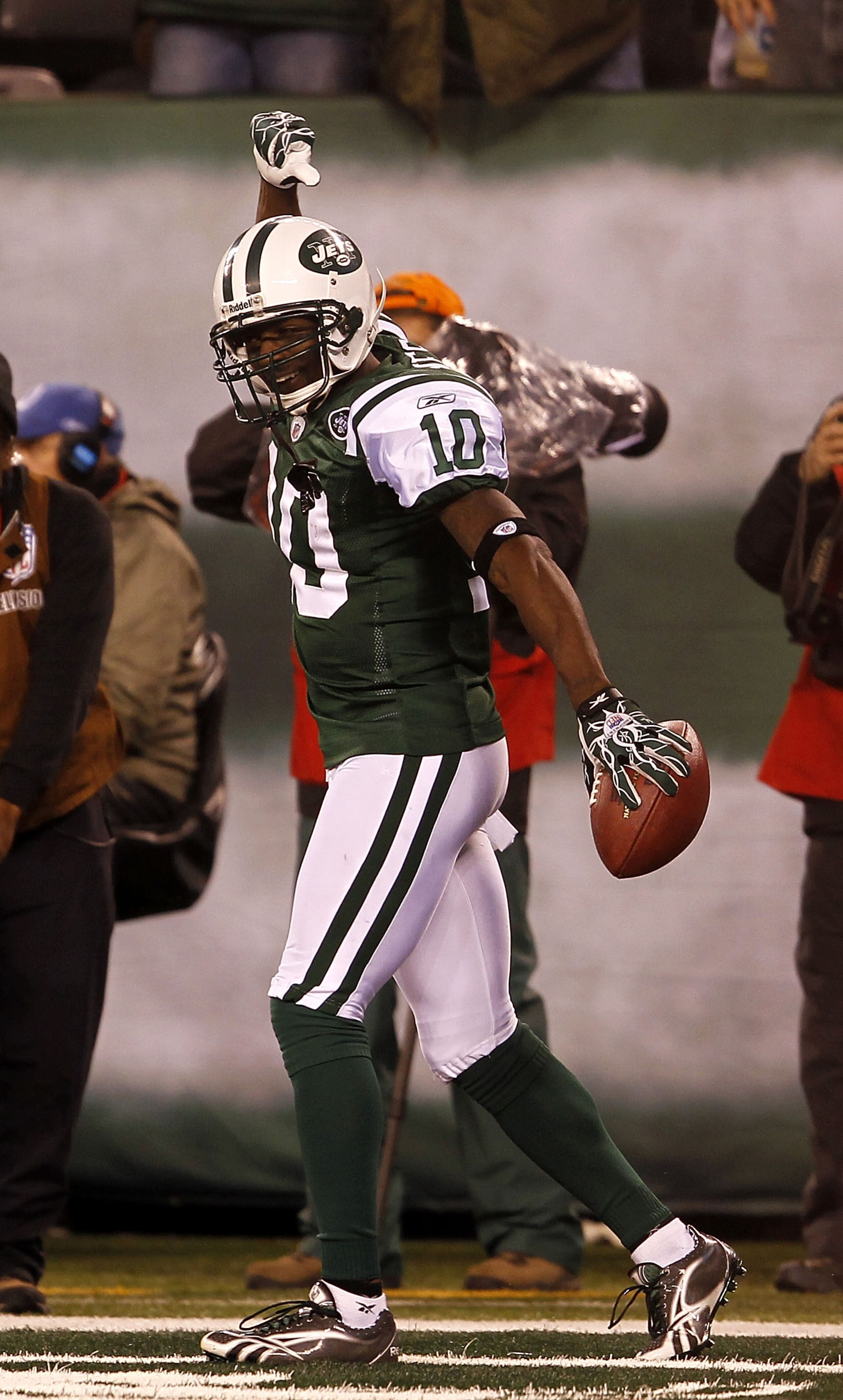EAST RUTHERFORD, NJ - NOVEMBER 25: Santonio Holmes 10 of the New York Jets celebrates a touchdown against the Cincinnati Bengals at New Meadowlands Stadium on November 25, 2010 in East Rutherford, New Jersey. The Jets defeated the Bengal 26-10.  (Photo by
