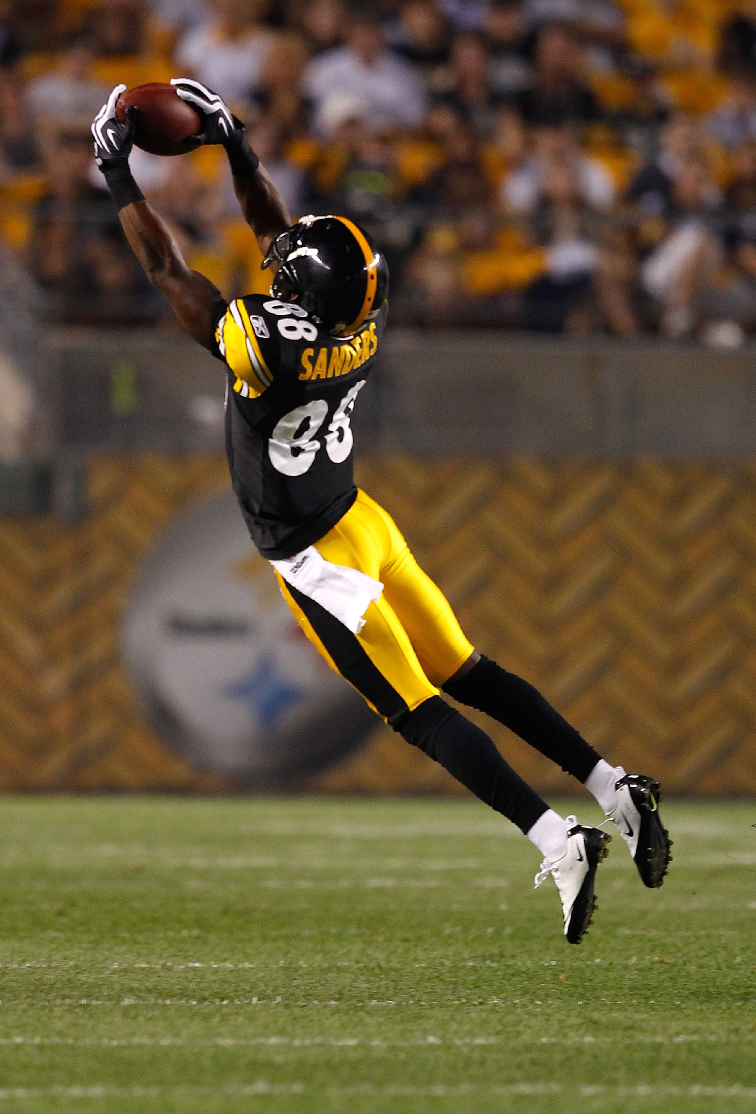 PITTSBURGH - SEPTEMBER 02:  Emmanuel Sanders #88 of the Pittsburgh Steelers makes a catch against the Carolina Panthers during the preseason game on September 2, 2010 at Heinz Field in Pittsburgh, Pennsylvania.  (Photo by Jared Wickerham/Getty Images)