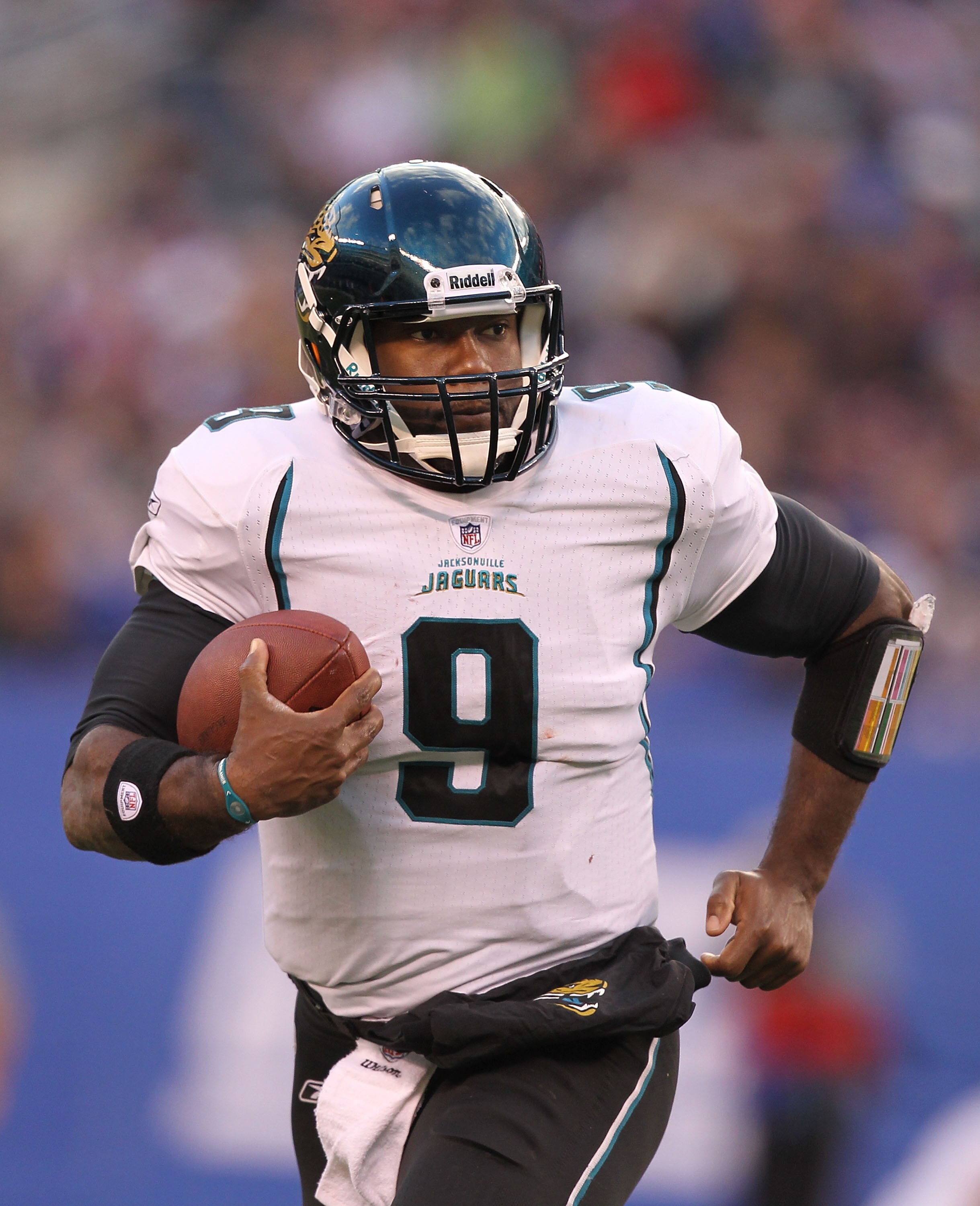 EAST RUTHERFORD, NJ - NOVEMBER 28:  David Garrard #9 of the Jacksonville Jaguarsin action against  the New York Giants during the second Quarter of their game on November 28, 2010 at The New Meadowlands Stadium in East Rutherford, New Jersey.  (Photo by A