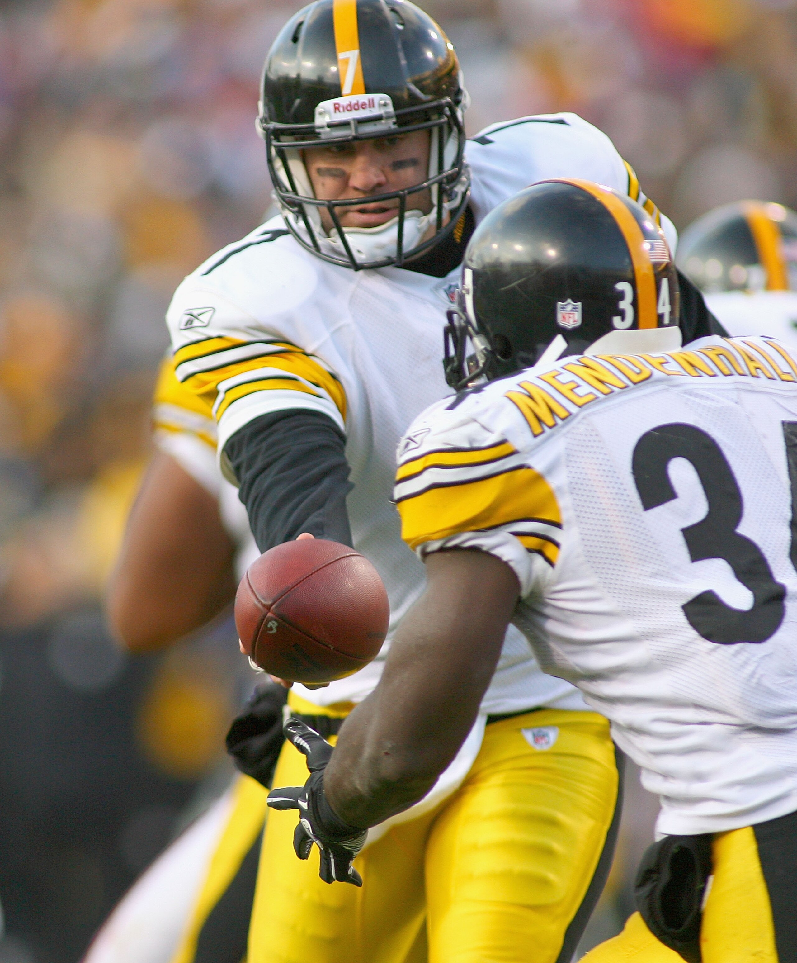 ORCHARD PARK, NY - NOVEMBER 28:  Ben Roethlisberger #7 of the Pittsburgh Steelers hands off to Rashard Mendenhall #34 against the Buffalo Bills at Ralph Wilson Stadium at Ralph Wilson Stadium on November 28, 2010 in Orchard Park, New York. Pittsburgh won