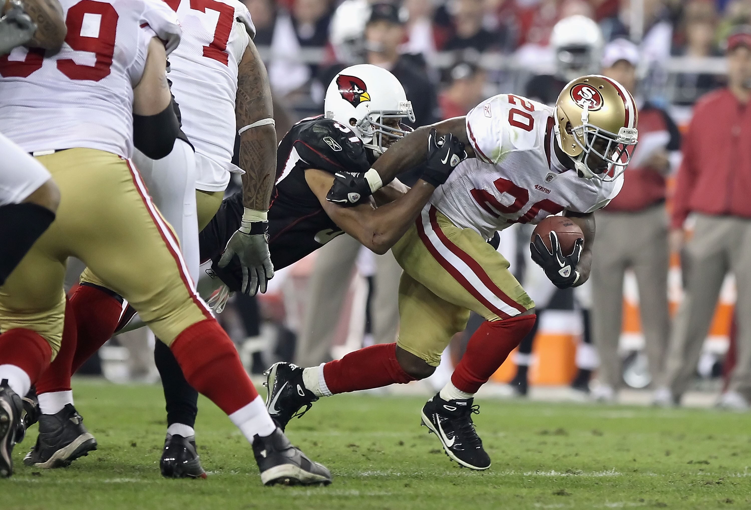 GLENDALE, AZ - NOVEMBER 29:  Runningback Brian Westbrook #20 of the San Francisco 49ers rushes the football against the Arizona Cardinals during the NFL game at the University of Phoenix Stadium on November 29, 2010 in Glendale, Arizona.  The 49ers defeat