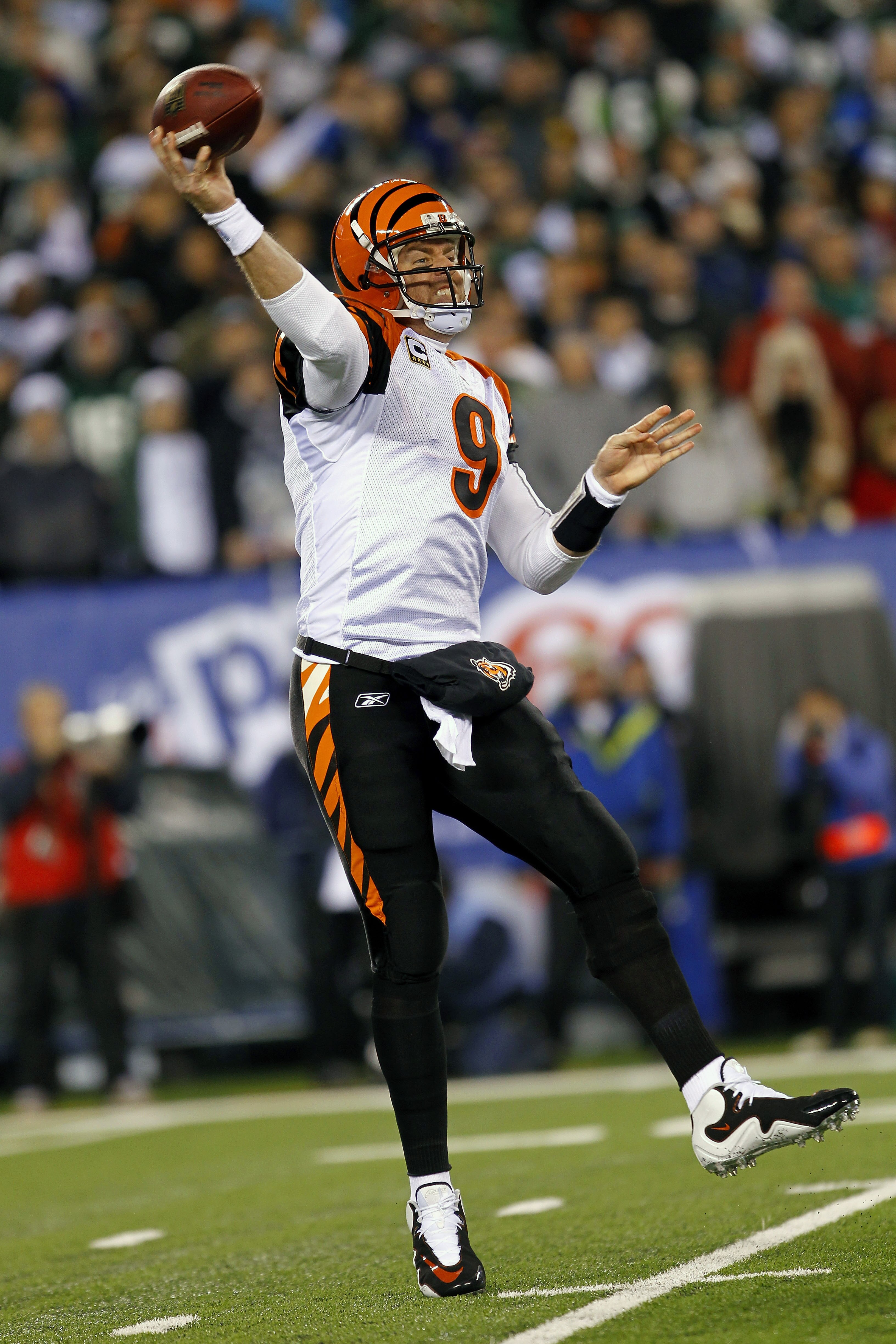 EAST RUTHERFORD, NJ - NOVEMBER 25: Quarterback Carson Palmer #9 throws a pass against the New York Jets at New Meadowlands Stadium on November 25, 2010 in East Rutherford, New Jersey.  (Photo by Chris Trotman/Getty Images)