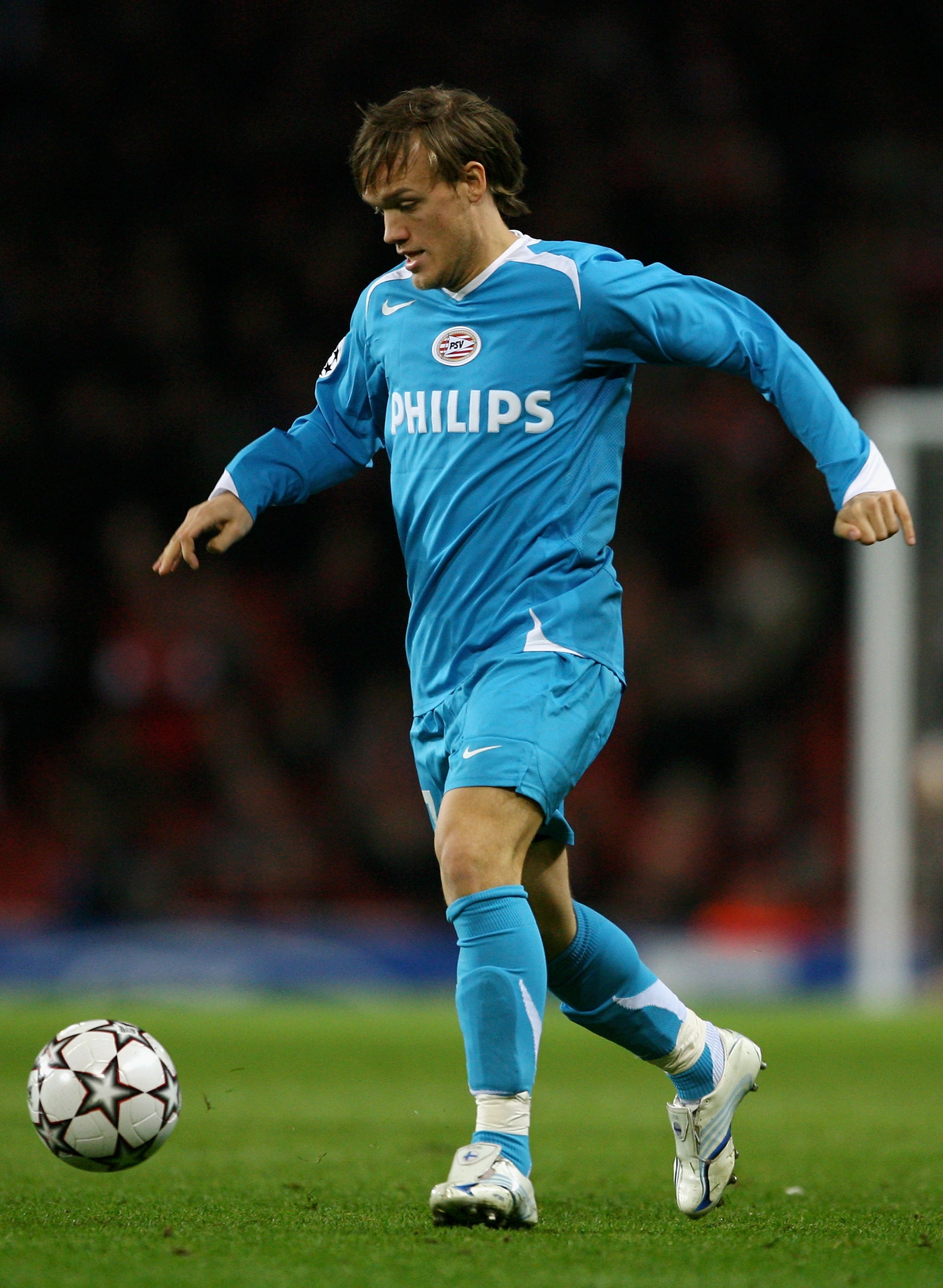 LONDON - MARCH 07:  Mika Vayrynen of PSV runs with the ball during the UEFA Champions League round of sixteen, second leg match between Arsenal and PSV Eindhoven at The Emirates Stadium on March 7, 2007 in London, England.  (Photo by Clive Mason/Getty Ima