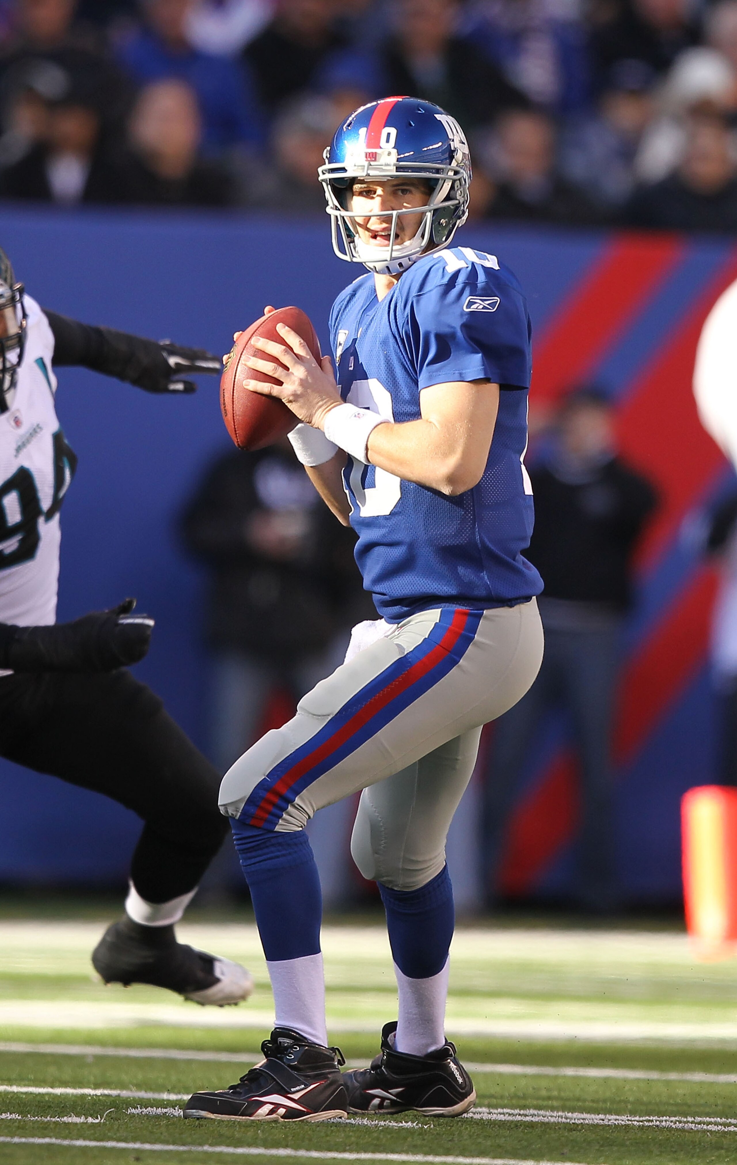 EAST RUTHERFORD, NJ - NOVEMBER 28:  Eli Manning #10 of the New York Giants in action against the Jacksonville Jaguars during their game on November 28, 2010 at The New Meadowlands Stadium in East Rutherford, New Jersey.  (Photo by Al Bello/Getty Images)