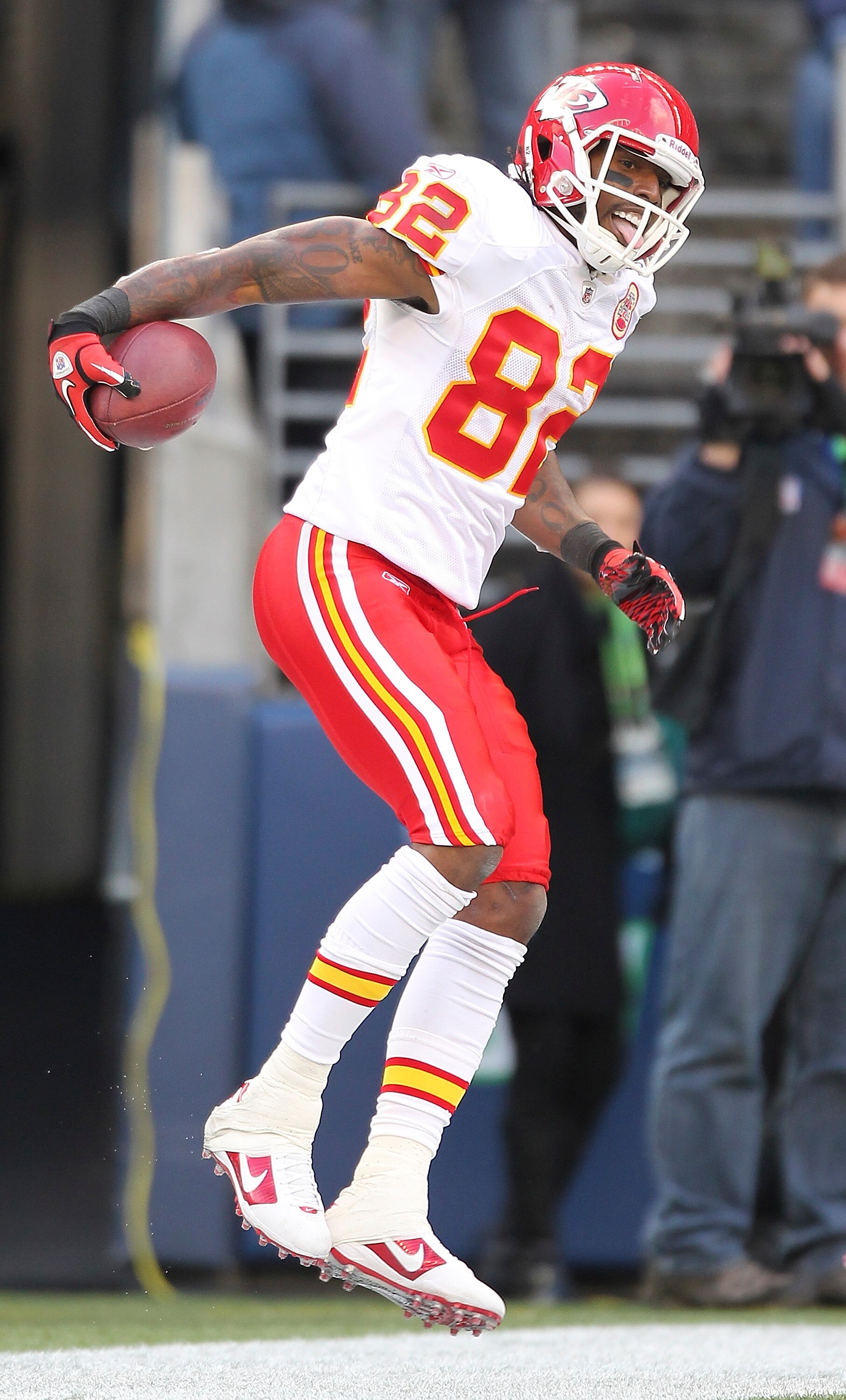SEATTLE - NOVEMBER 28:  Wide receiver Dwayne Bowe #82 of the Kansas City Chiefs celebrates after scoring a touchdown to take a 20-7 lead against the Seattle Seahawks at Qwest Field on November 28, 2010 in Seattle, Washington. The Chiefs defeated the Seaha