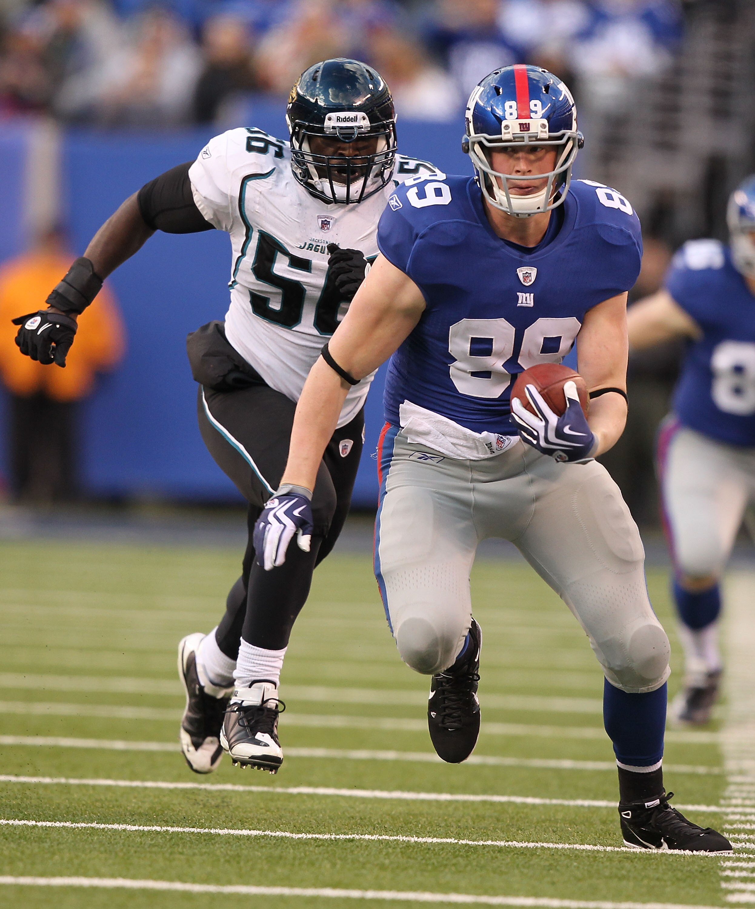 EAST RUTHERFORD, NJ - NOVEMBER 28:  Kevin Boss #89  of the New York Giants runs with the ball as Justin Durant #56 of the Jacksonville Jaguars trails during their game on November 28, 2010 at The New Meadowlands Stadium in East Rutherford, New Jersey.  (P