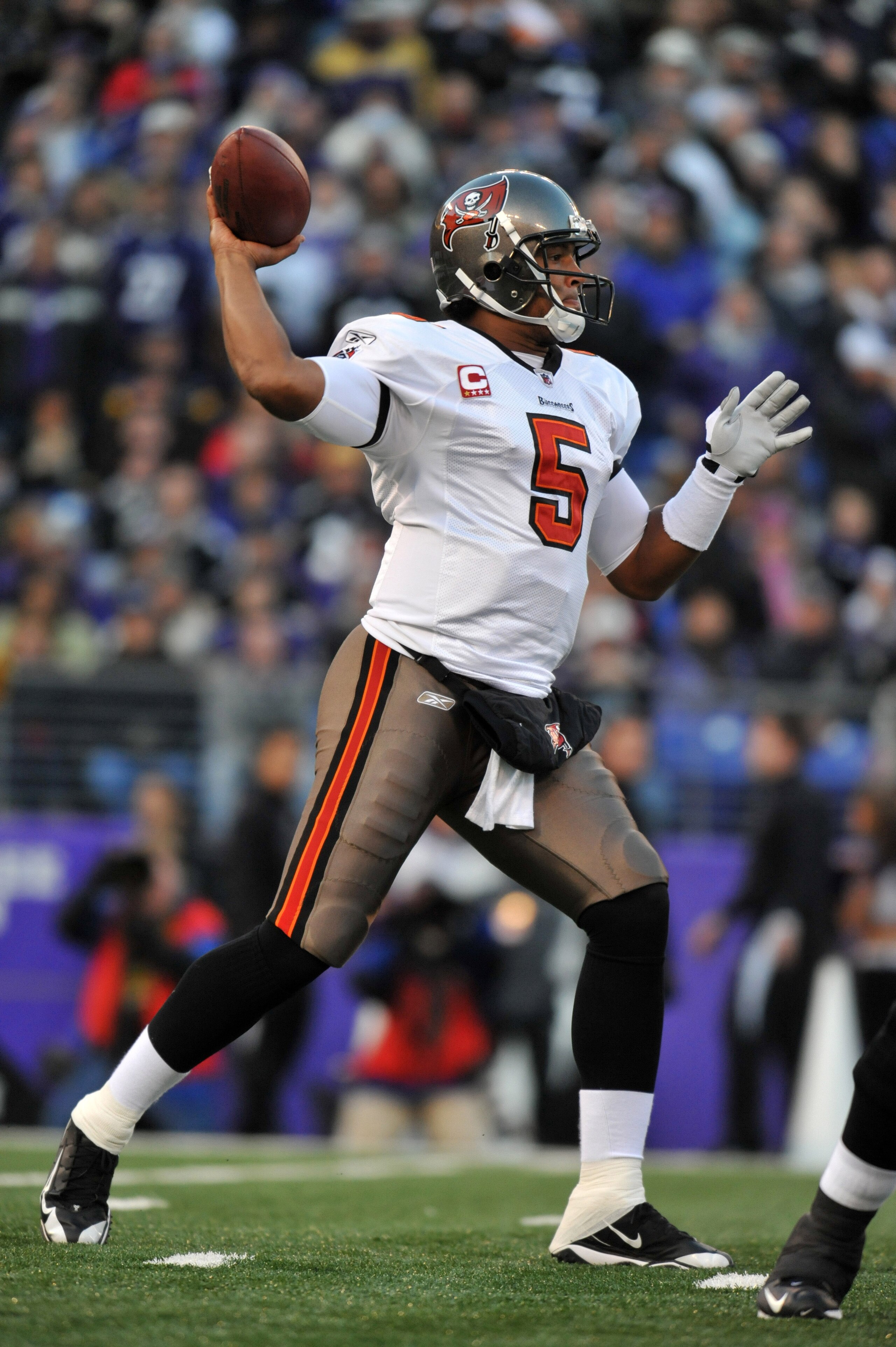 BALTIMORE, MD - NOVEMBER 28:  Josh Freeman #5 of the Tampa Bay Buccaneers passes against the Baltimore Ravens at M&T Bank Stadium on November 28, 2010 in Baltimore, Maryland. The Ravens led the Buccaneers at the half 17-3. (Photo by Larry French/Getty Ima
