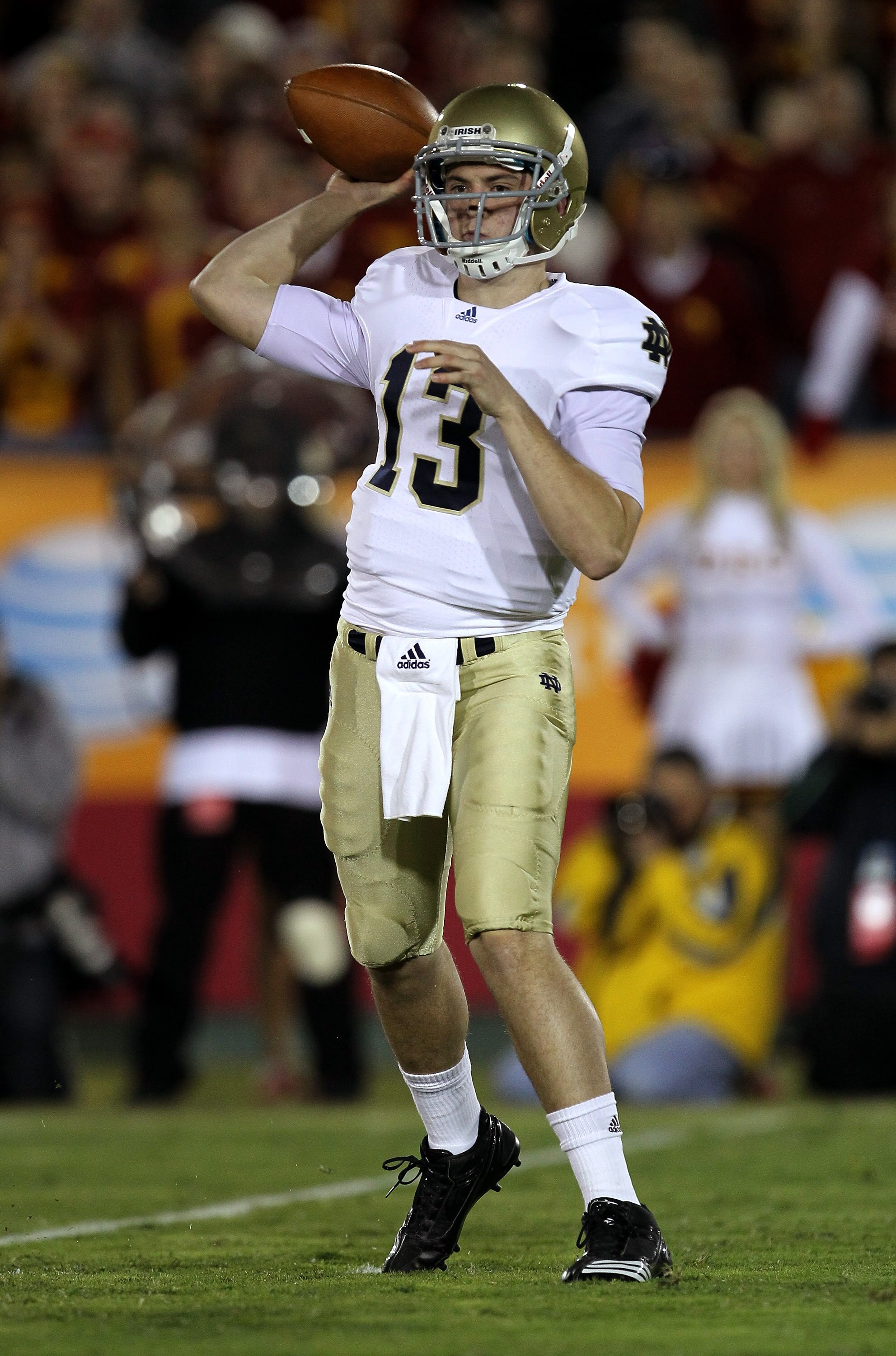LOS ANGELES, CA - NOVEMBER 27:  Quarterback Tommy Rees #13 of the Notre Dame Fighting Irish throws a pass against the USC Trojans at the Los Angeles Memorial Coliseum on November 27, 2010 in Los Angeles, California.  Notre Dame won 20-16.  (Photo by Steph