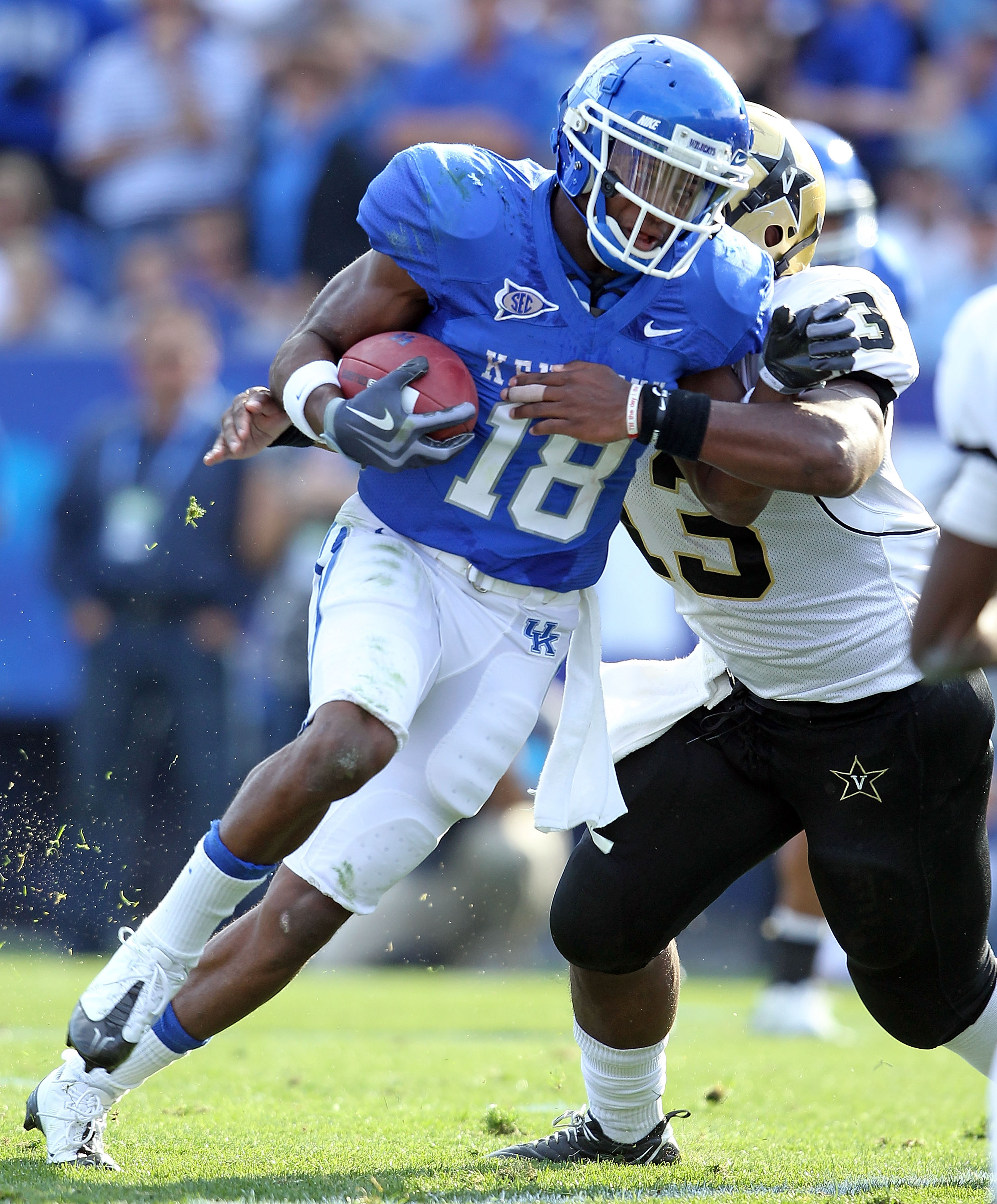 LEXINGTON, KY - NOVEMBER 13:  Randall Cobb #18 of the Kentucky Wildcats runs with the ball during the game against the Vanderbilt Commodores at Commonwealth Stadium on November 13, 2010 in Lexington, Kentucky. Kentucky won 38-20.  (Photo by Andy Lyons/Get