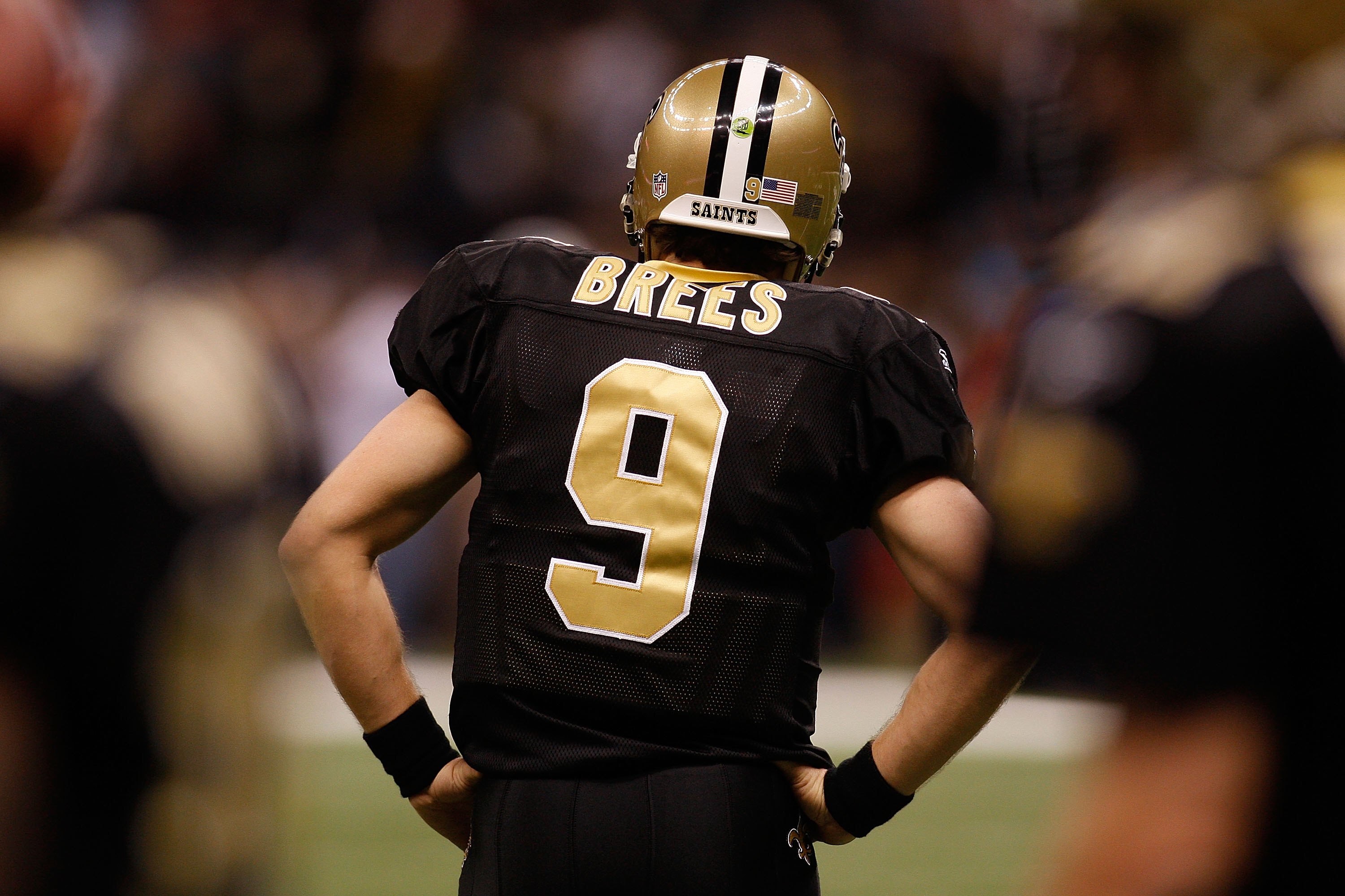 NEW ORLEANS - DECEMBER 19:  Quarterback Drew Brees #9 of the New Orleans Saints warms up during pregame before playing the Dallas Cowboys at Louisiana Superdome on December 19, 2009 in New Orleans, Louisiana.  (Photo by Chris Graythen/Getty Images)