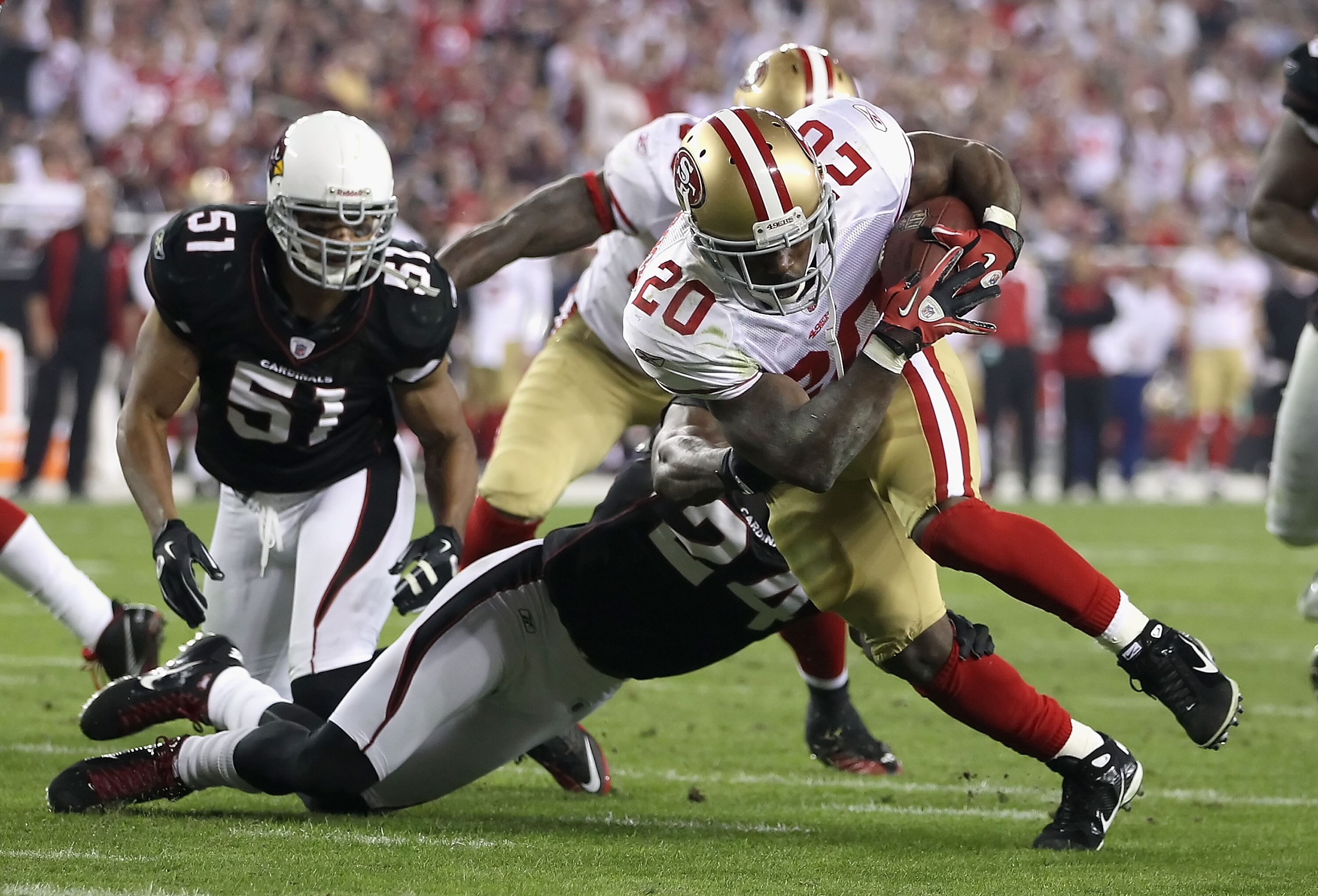 GLENDALE, AZ - NOVEMBER 29:  Runningback Brian Westbrook #20 of the San Francisco 49ers carries the football on a 8 yard rushing touchdown past Adrian Wilson #24 of the Arizona Cardinals during the second quarter of the NFL game at the University of Phoen