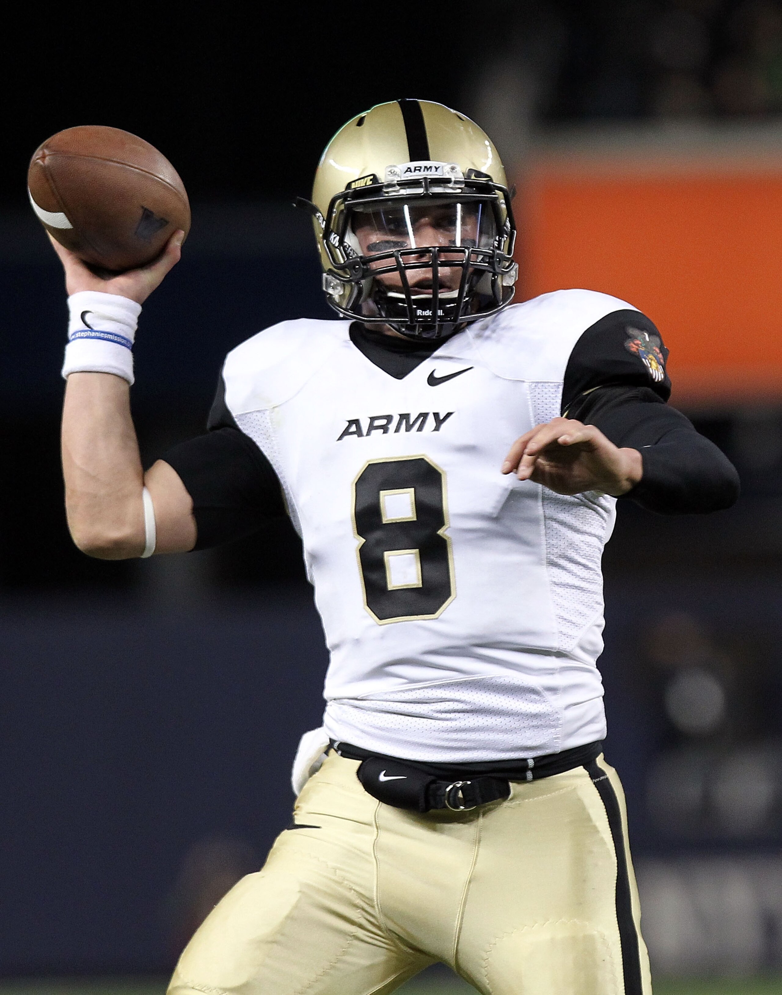 NEW YORK - NOVEMBER 20:  Trent Steelman #8 of the Army Black Knights passes against the Notre Dame Fighting Irish at Yankee Stadium on November 20, 2010 in the Bronx borough of New York City.  (Photo by Nick Laham/Getty Images)