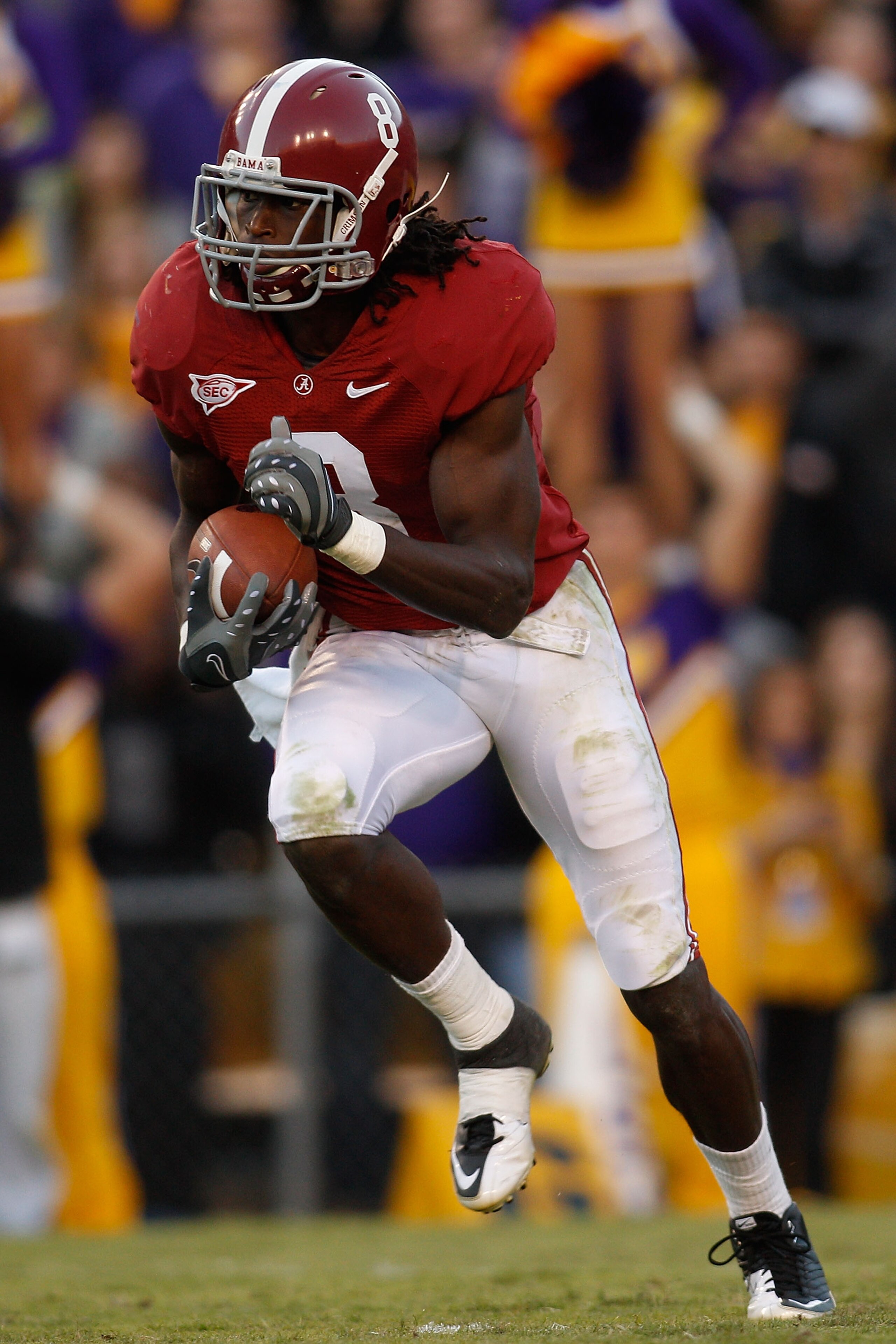 BATON ROUGE, LA - NOVEMBER 06: Julio Jones #8 of the Alabama Crimson Tide in action during the game against the Louisiana State University Tigers at Tiger Stadium on November 6, 2010 in Baton Rouge, Louisiana. The Tigers defeated the Crimson Tide 24-21. BATON ROUGE, LA - NOVEMBER 06: Julio Jones #8 of the Alabama Crimson Tide in action during the game against the Louisiana State University Tigers at Tiger Stadium on November 6, 2010 in Baton Rouge, Louisiana. The Tigers defeated the Crimson Tide 24-21.