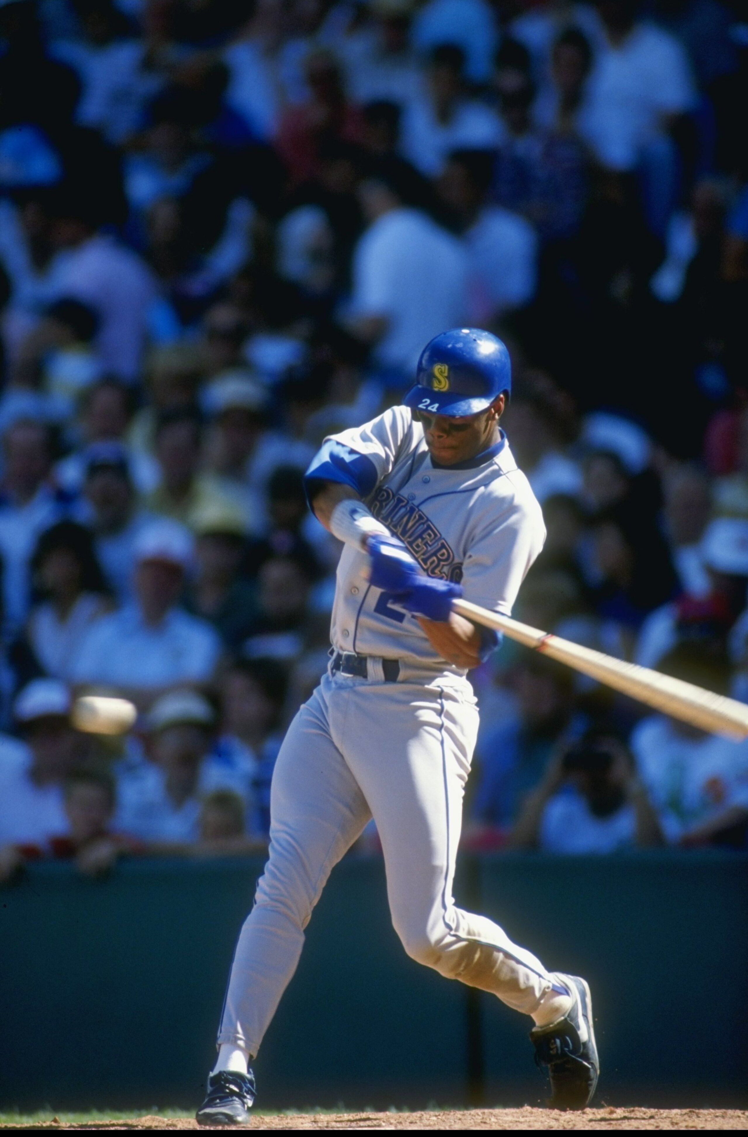 1989:  Ken Griffey Jr. of the Seattle Mariners swings to hit the ball during a game. Mandatory Credit: Jonathan Daniel  /Allsport