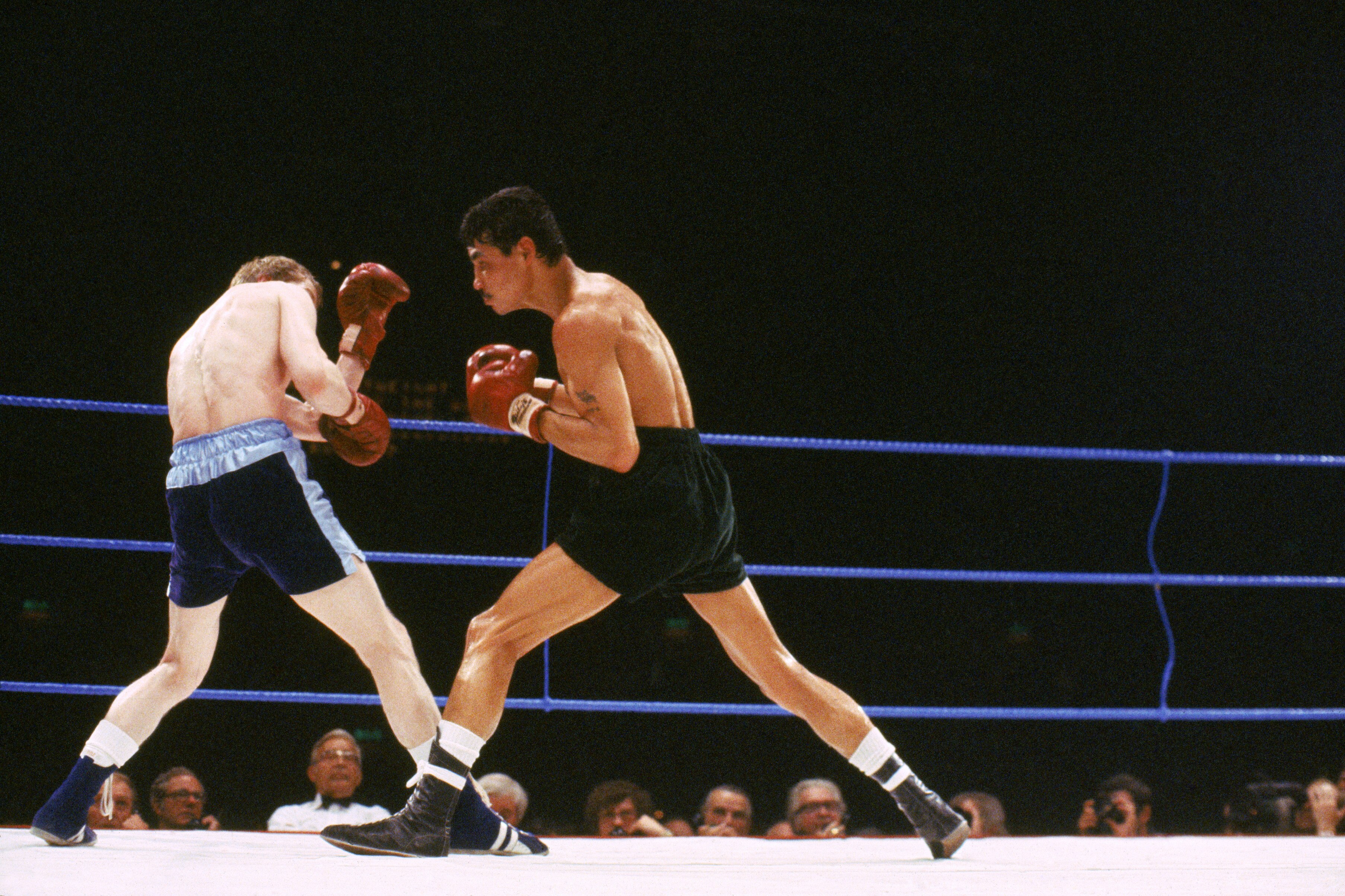 LONDON - JUNE 20:  Alexis Arguello (right) of Nicaragua takes on Jim Watt of Great Britain during the WBC Lightweight Championship bout on June 20, 1981 in London, England.  Arguello won the bout to become the holder of the WBC belt.   (Photo by Getty Ima