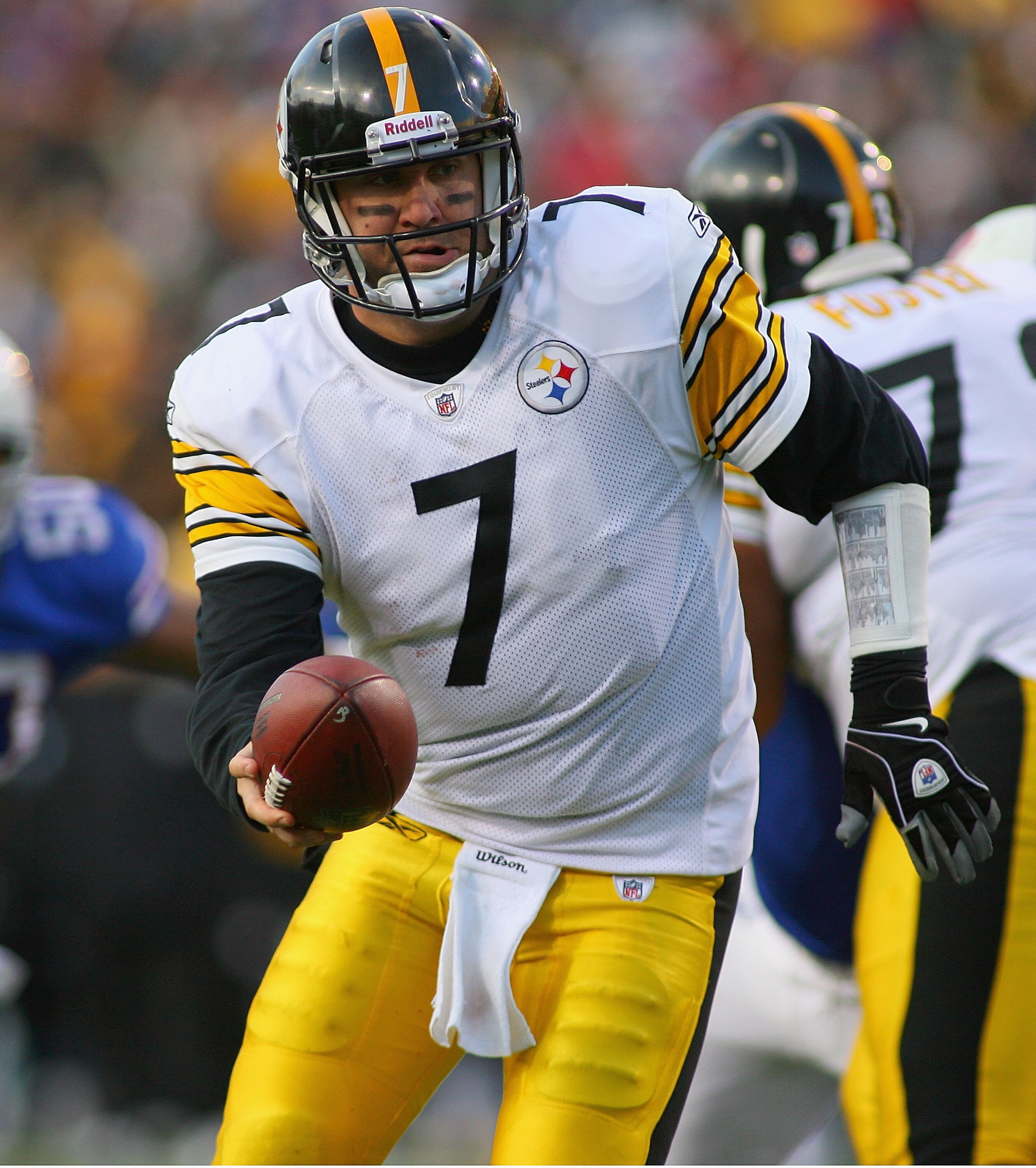 ORCHARD PARK, NY - NOVEMBER 28:  Ben Roethlisberger #7 of the Pittsburgh Steelers hands off  against the Buffalo Bills  at Ralph Wilson Stadium on November 28, 2010 in Orchard Park, New York. Pittsburgh won 19-16 in overtime.  (Photo by Rick Stewart/Getty