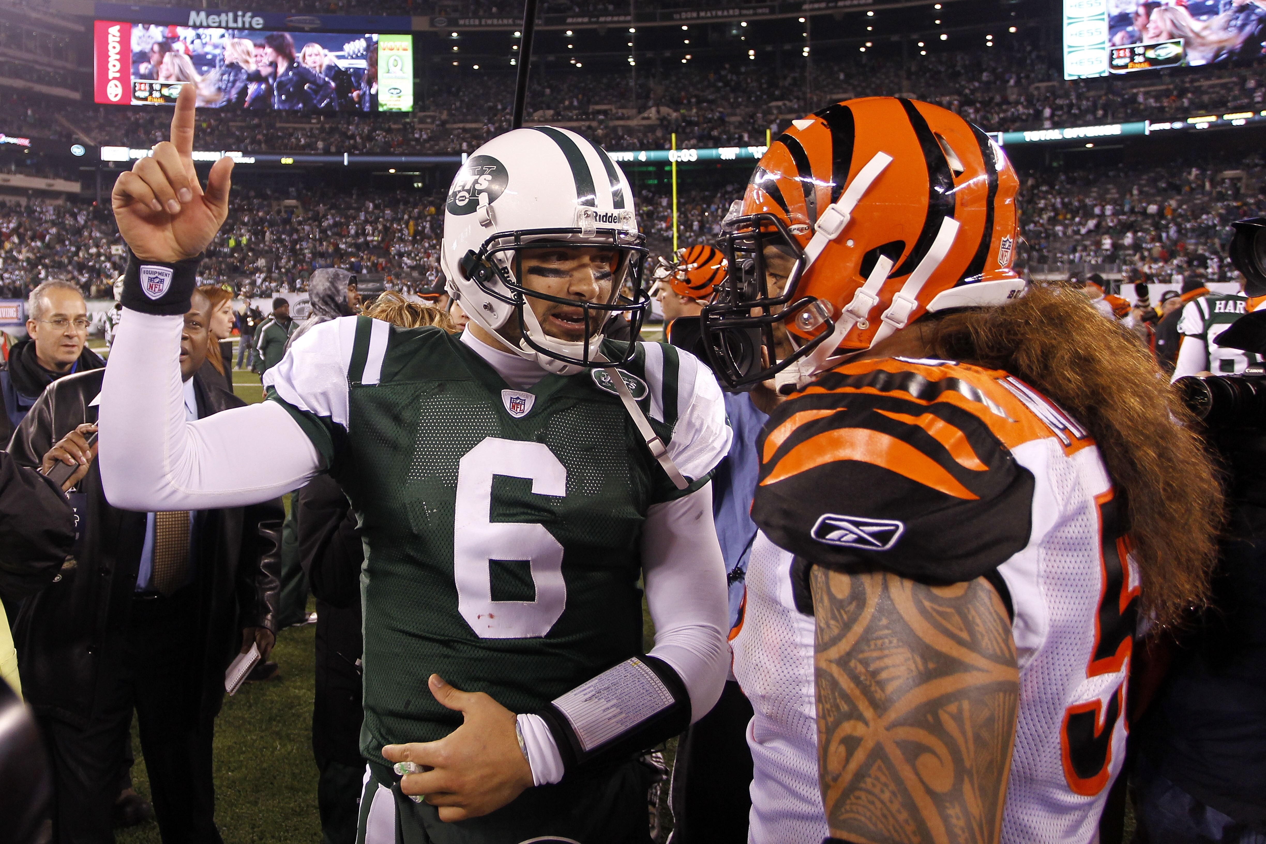 EAST RUTHERFORD, NJ - NOVEMBER 25:  Rey Maualuga #58 of the Cincinnati Bengals speaks with Quarterback Mark Sanchez #6 of the New York Jets following their game at New Meadowlands Stadium on November 25, 2010 in East Rutherford, New Jersey. The Jets defea