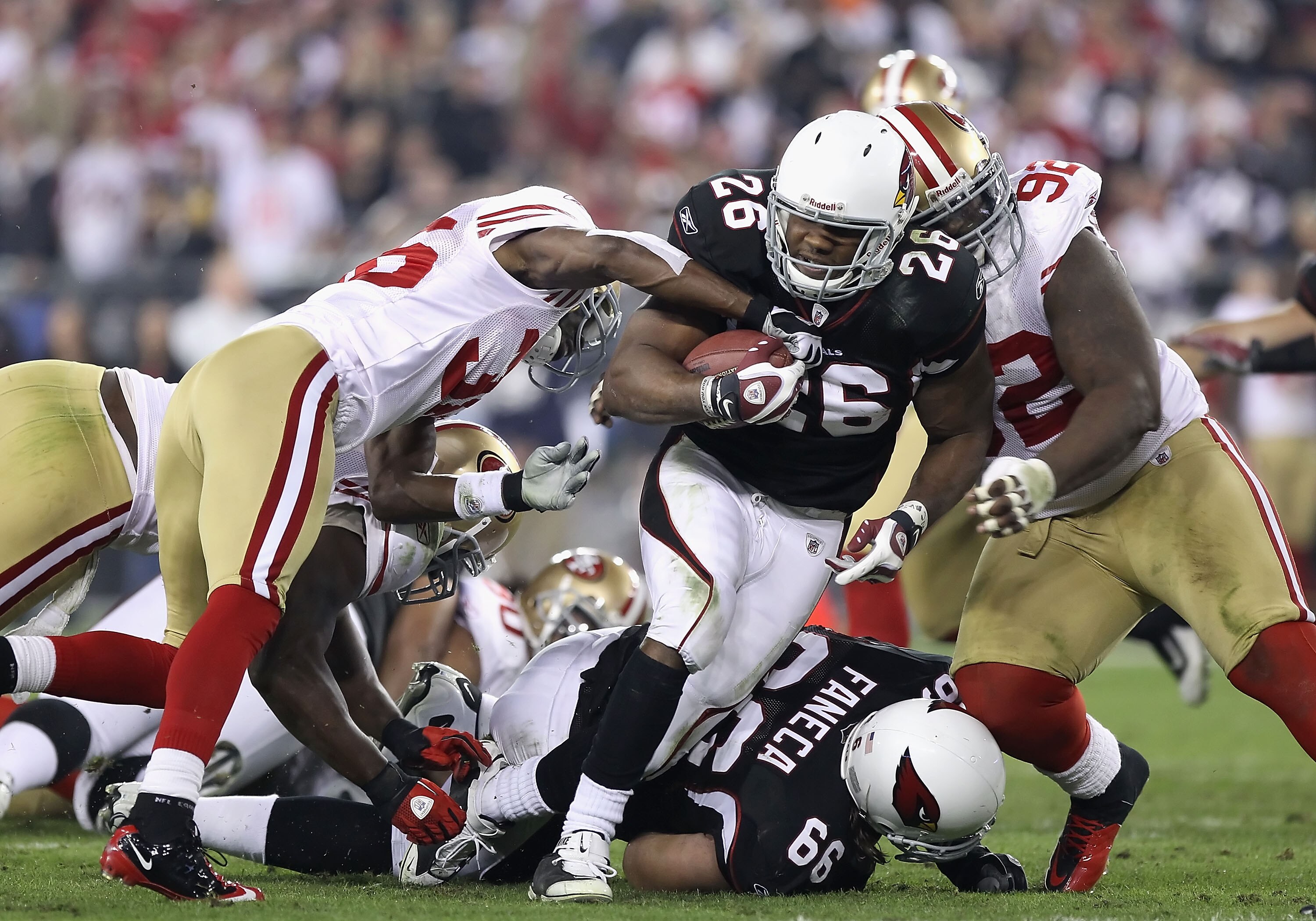 GLENDALE, AZ - NOVEMBER 29:  Runningback Beanie Wells #26 of the Arizona Cardinals rushes the football against the San Francisco 49ers during the second quarter of the NFL game at the University of Phoenix Stadium on November 29, 2010 in Glendale, Arizona