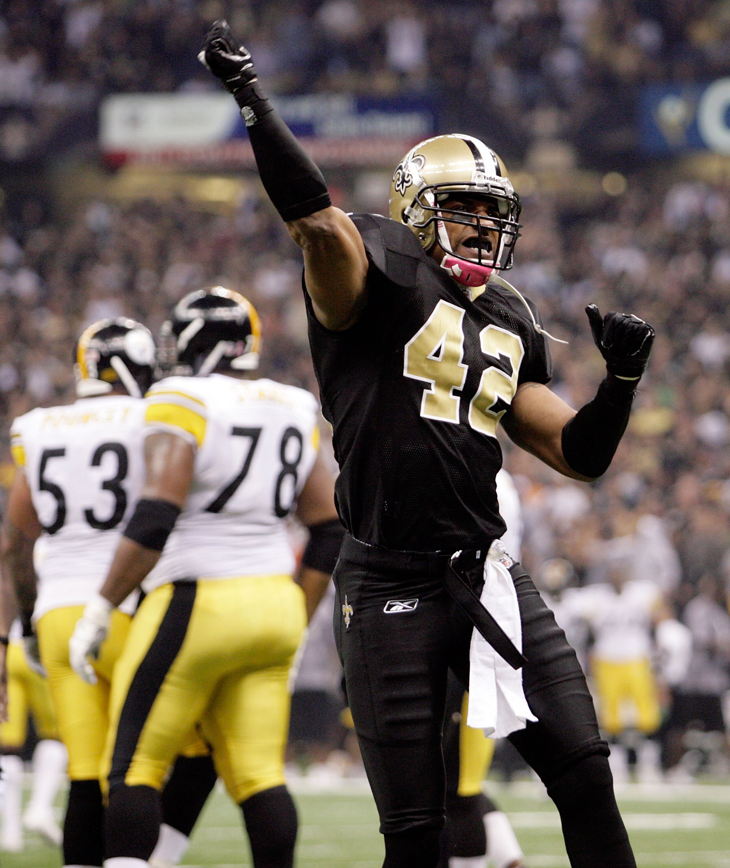NEW ORLEANS, LA - OCTOBER 31: Darren Sharper #42 of the New Orleans Saints celebrates a play during the game against the Pittsburgh Steelers at the Louisiana Superdome on October 31, 2010 in New Orleans, Louisiana. (Photo by Matthew Sharpe/Getty Images)