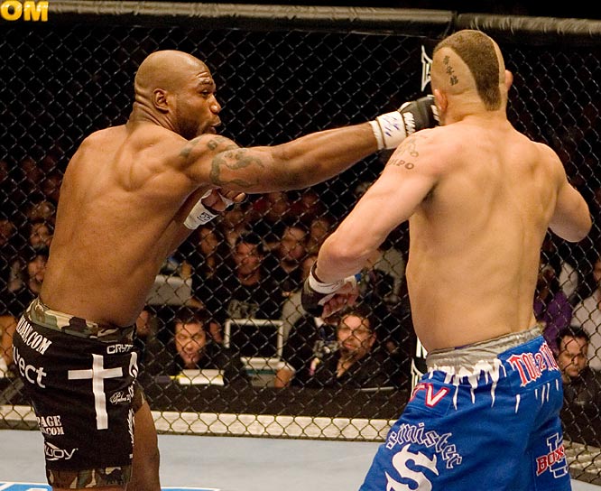 Quinton Jackson (left) landing the shot that would put Chuck Liddell down in their rematch at UFC 71.