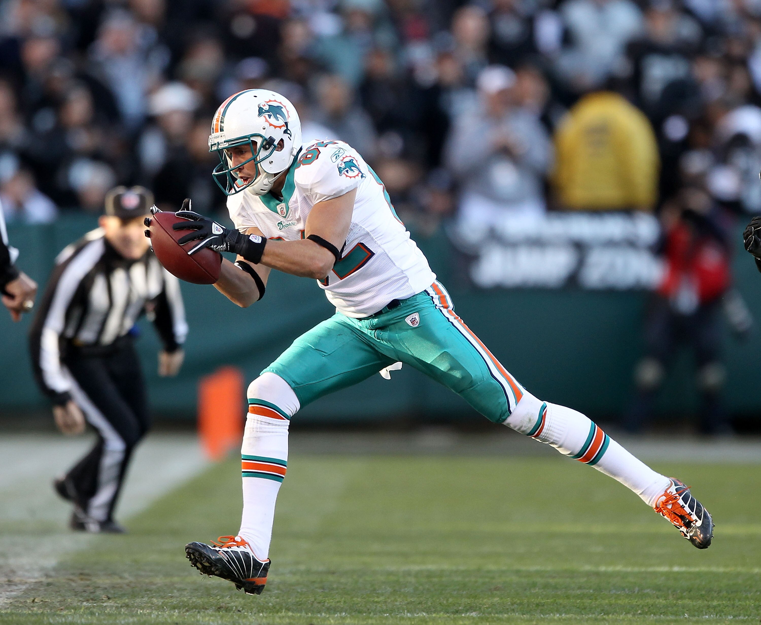 OAKLAND, CA - NOVEMBER 28:  Brian Hartline #82 of the Miami Dolphins in action against the Oakland Raiders at Oakland-Alameda County Coliseum on November 28, 2010 in Oakland, California.  (Photo by Ezra Shaw/Getty Images)