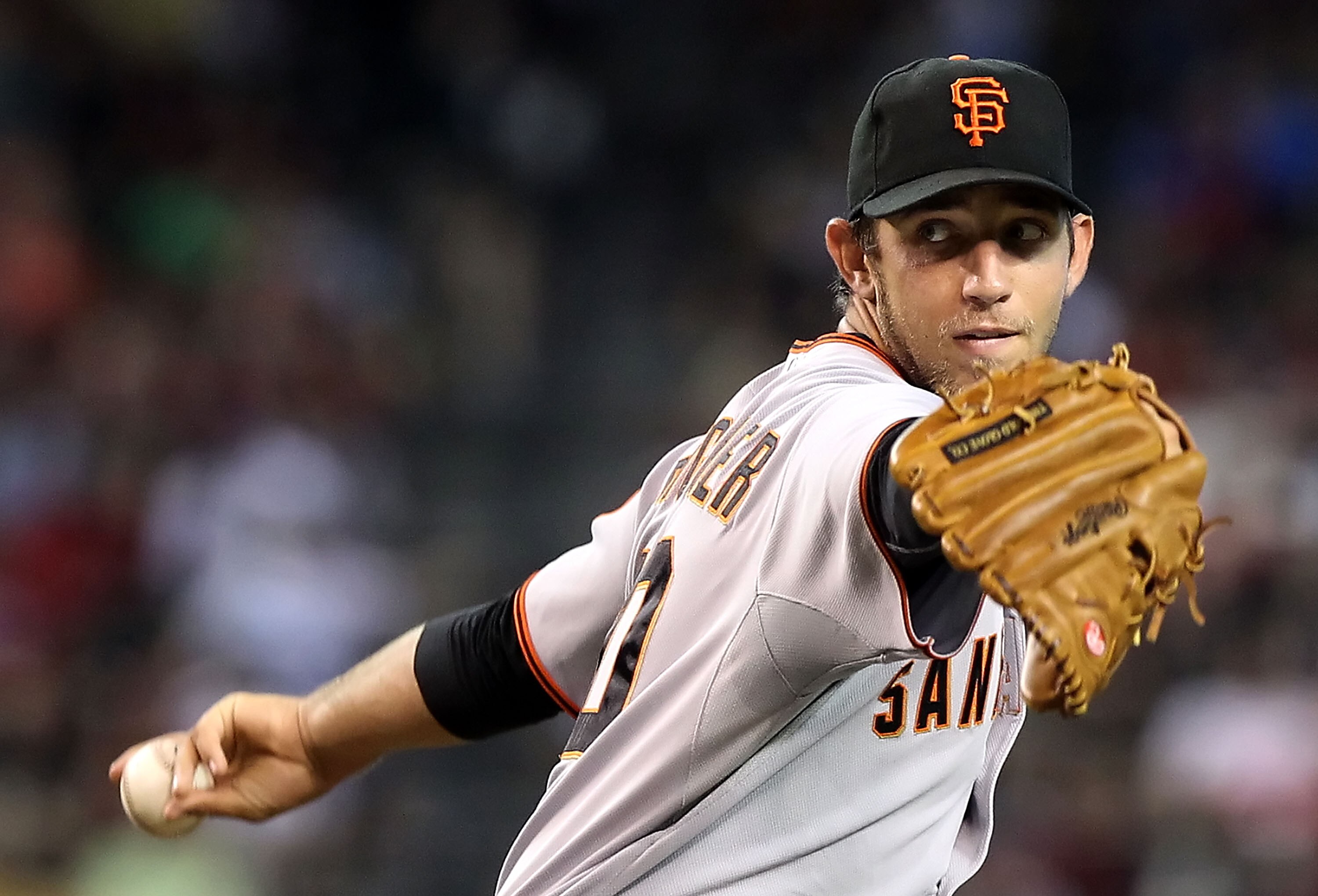 PHOENIX - SEPTEMBER 06:  Starting pitcher Madison Bumgarner #40 of the San Francisco Giants pitches against the Arizona Diamondbacks during the Major League Baseball game at Chase Field on September 6, 2010 in Phoenix, Arizona.  (Photo by Christian Peters