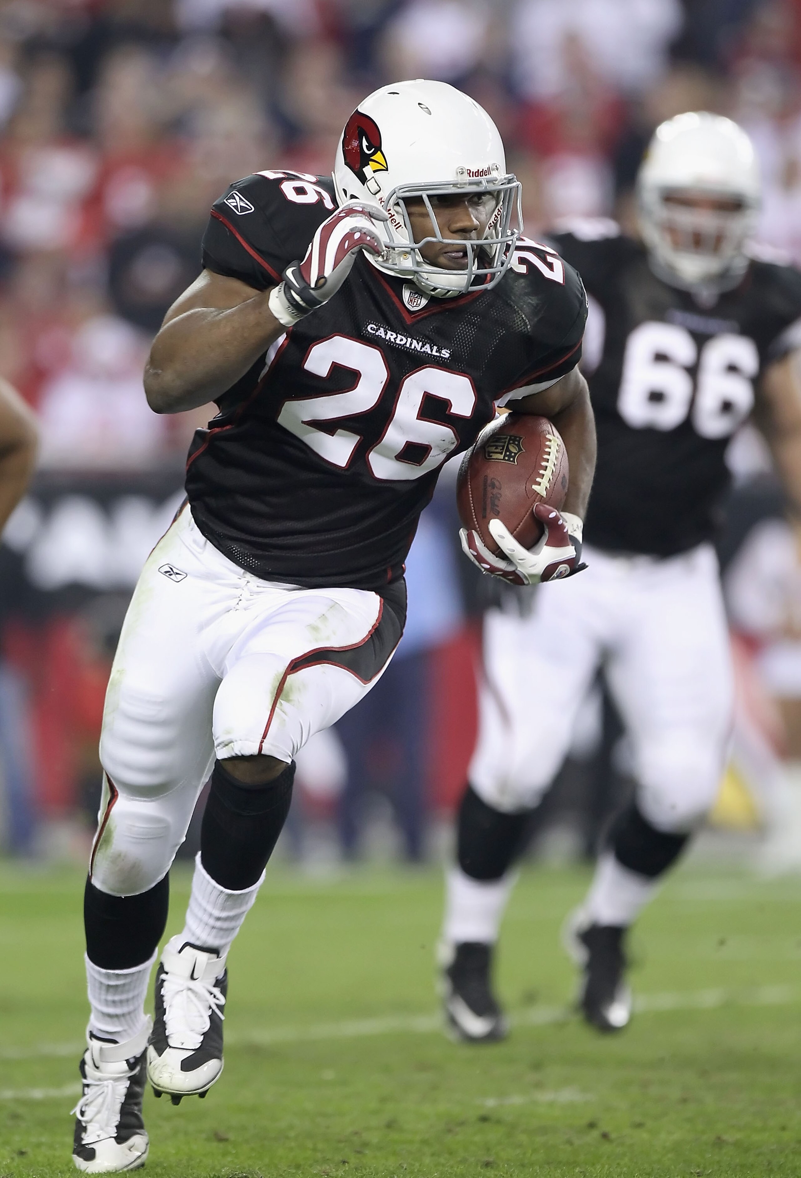 GLENDALE, AZ - NOVEMBER 29: Runningback Beanie Wells #26 of the Arizona Cardinals rushes the football against the San Francisco 49ers during the second quarter of the NFL game at the University of Phoenix Stadium on November 29, 2010 in Glendale, Arizona GLENDALE, AZ - NOVEMBER 29: Runningback Beanie Wells #26 of the Arizona Cardinals rushes the football against the San Francisco 49ers during the second quarter of the NFL game at the University of Phoenix Stadium on November 29, 2010 in Glendale, Arizona