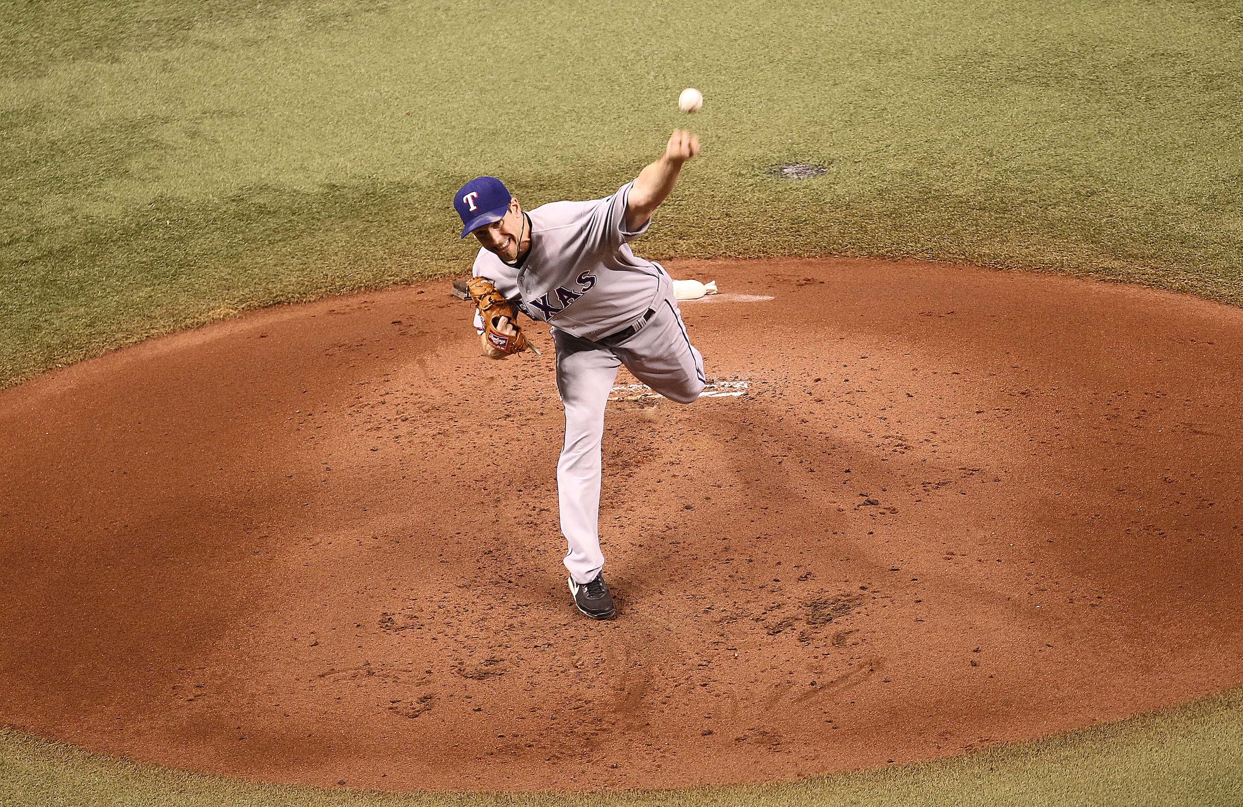 ST. PETERSBURG, FL - OCTOBER 12:  Cliff Lee #33 of the Texas Rangers pitches during Game 5 of the ALDS at Tropicana Field on October 12, 2010 in St. Petersburg, Florida.  (Photo by Mike Ehrmann/Getty Images)