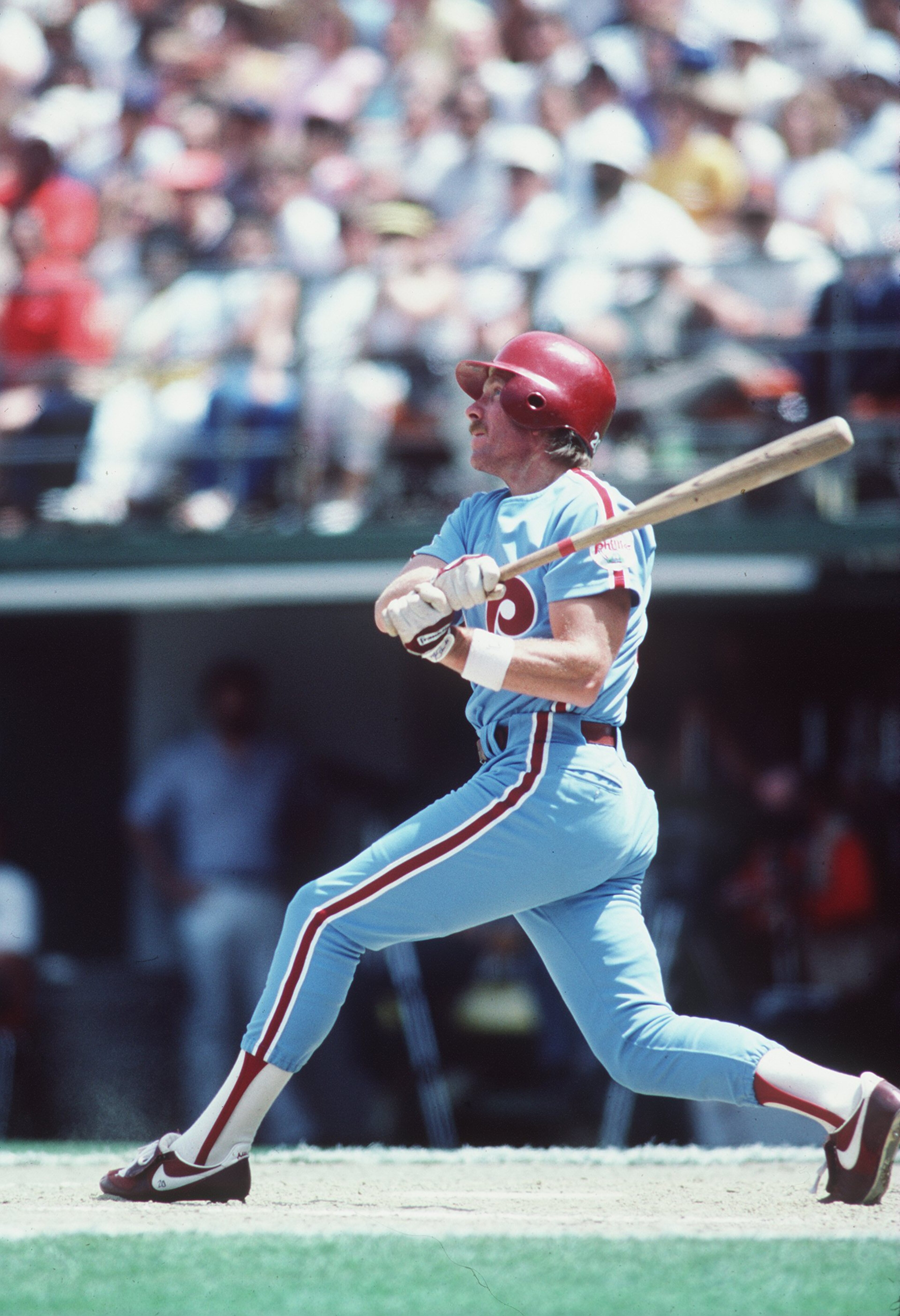 1986:  PHILADELPHIA THIRD BASEMAN MIKE SCHMIDT CONNECTS WITH A PITCH, KNOCKING IT OVER THE FENCE FOR A HOMERUN, DURING THE PHILLIES GAME VERSUS THE SAN DIEGO PADRES AT JACK MURPHY STADIUM IN SAN DIEGO, CALIFORNIA. Mandatory Credit: Rick Stewart/ALLSPORT