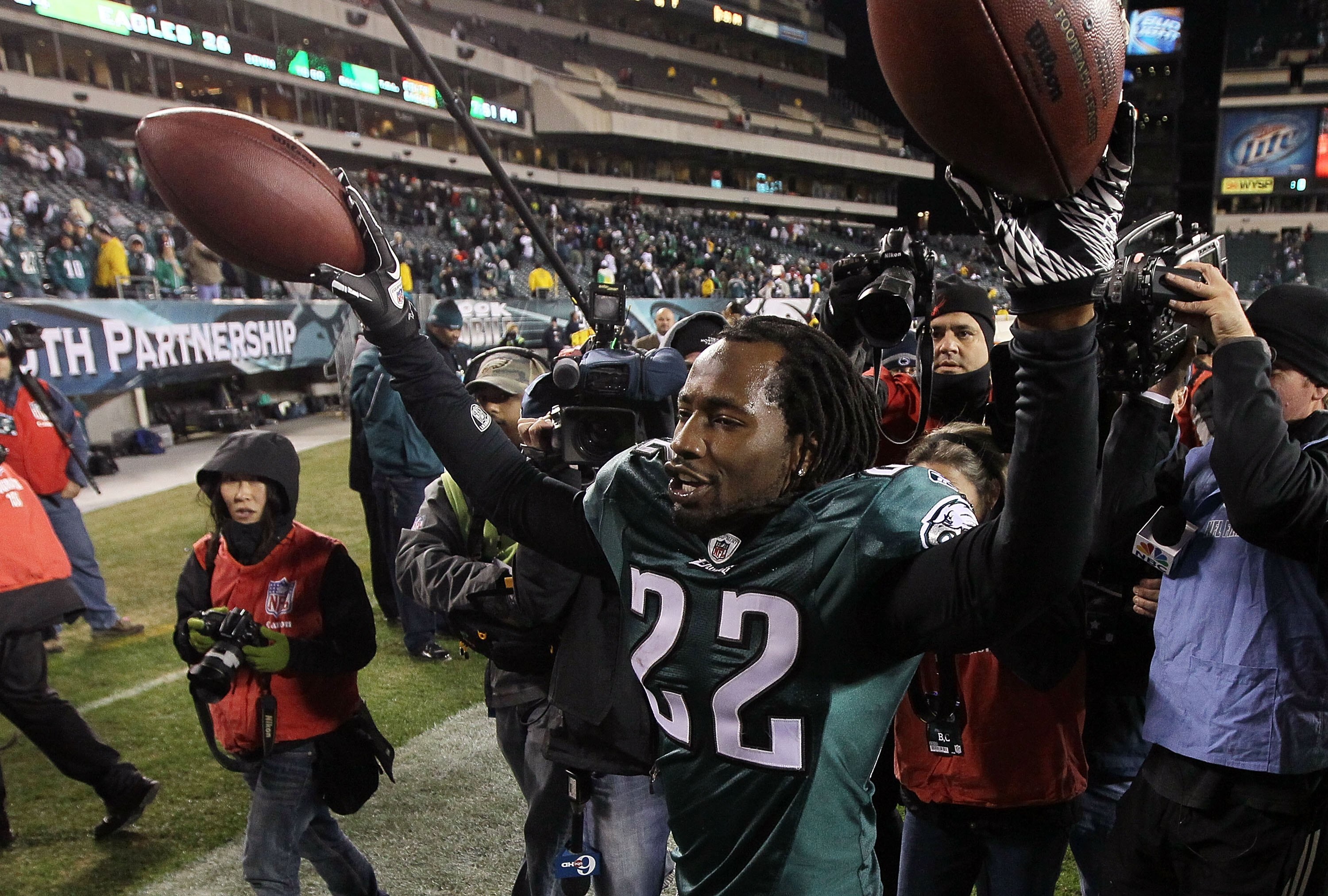 PHILADELPHIA - NOVEMBER 07:  Asante Samuel #22 of the Philadelphia Eagles celebrates after defeating the Indianapolis Colts on November 7, 2010 at Lincoln Financial Field in Philadelphia, Pennsylvania. The Eagles defeated the Colts 26-24.  (Photo by Jim M