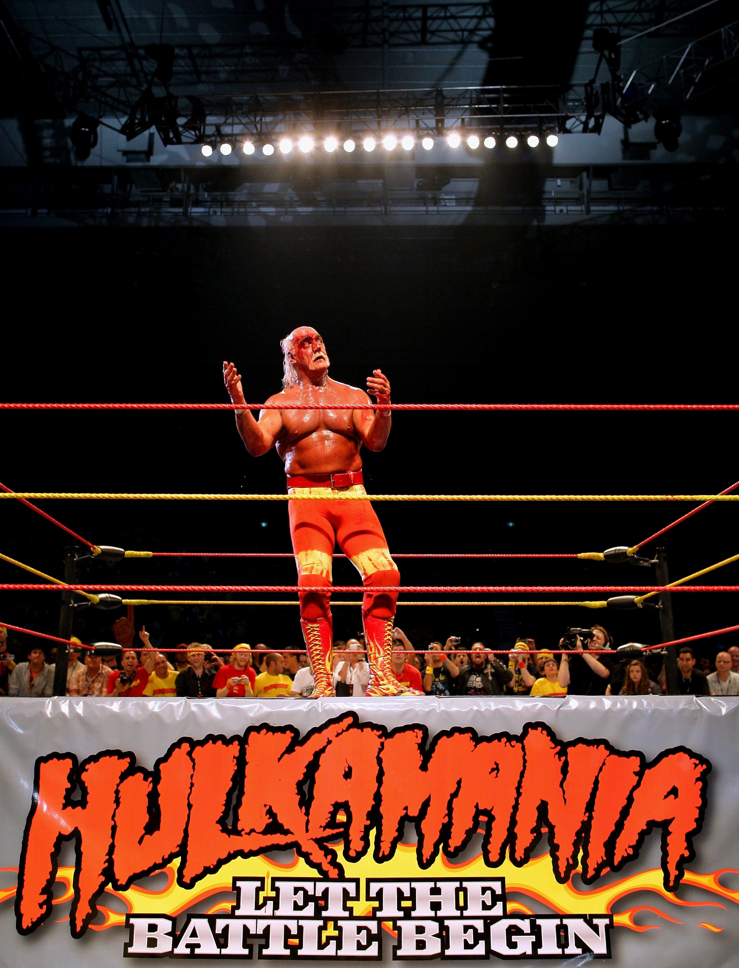 MELBOURNE, AUSTRALIA - NOVEMBER 21:  Hulk Hogan works the crowd during Hulk Hogan's Hulkamania Tour at Rod Laver Arena on November 21, 2009 in Melbourne, Australia.  (Photo by Mark Dadswell/Getty Images)